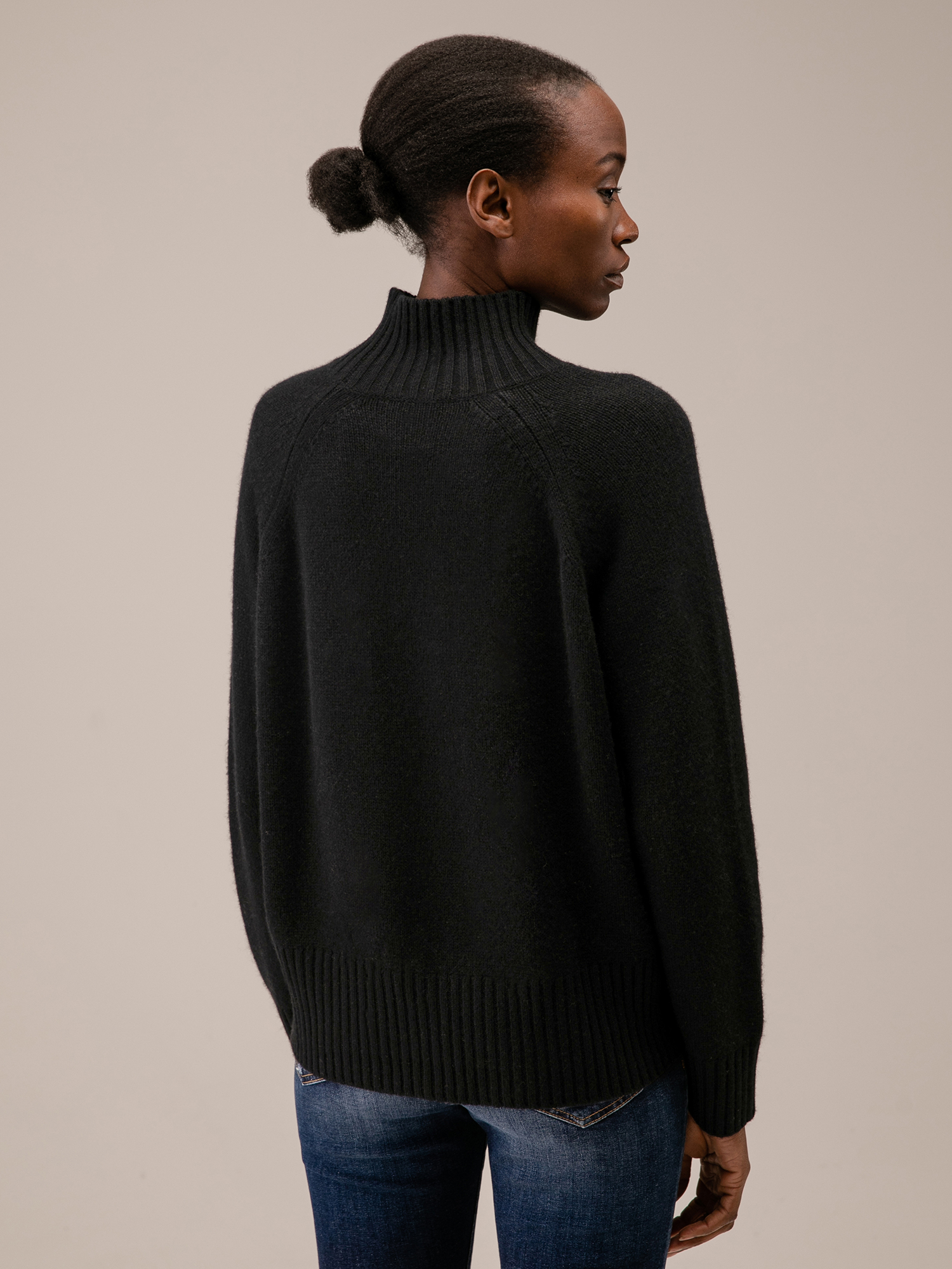 Detailansicht von Turtleneck Pullover aus Schurwolle von ALLUDE