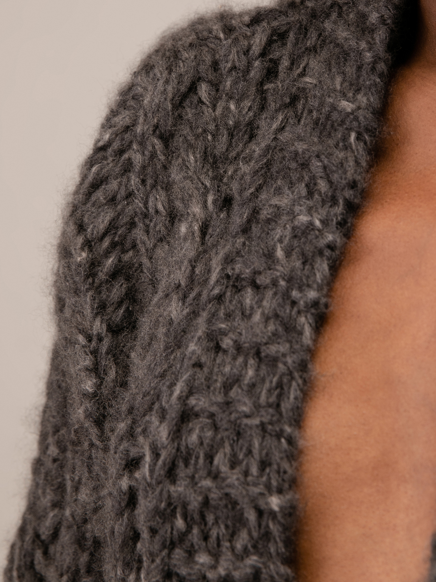 Detailansicht von Cardigan aus Cashmere von ELLA SILLA