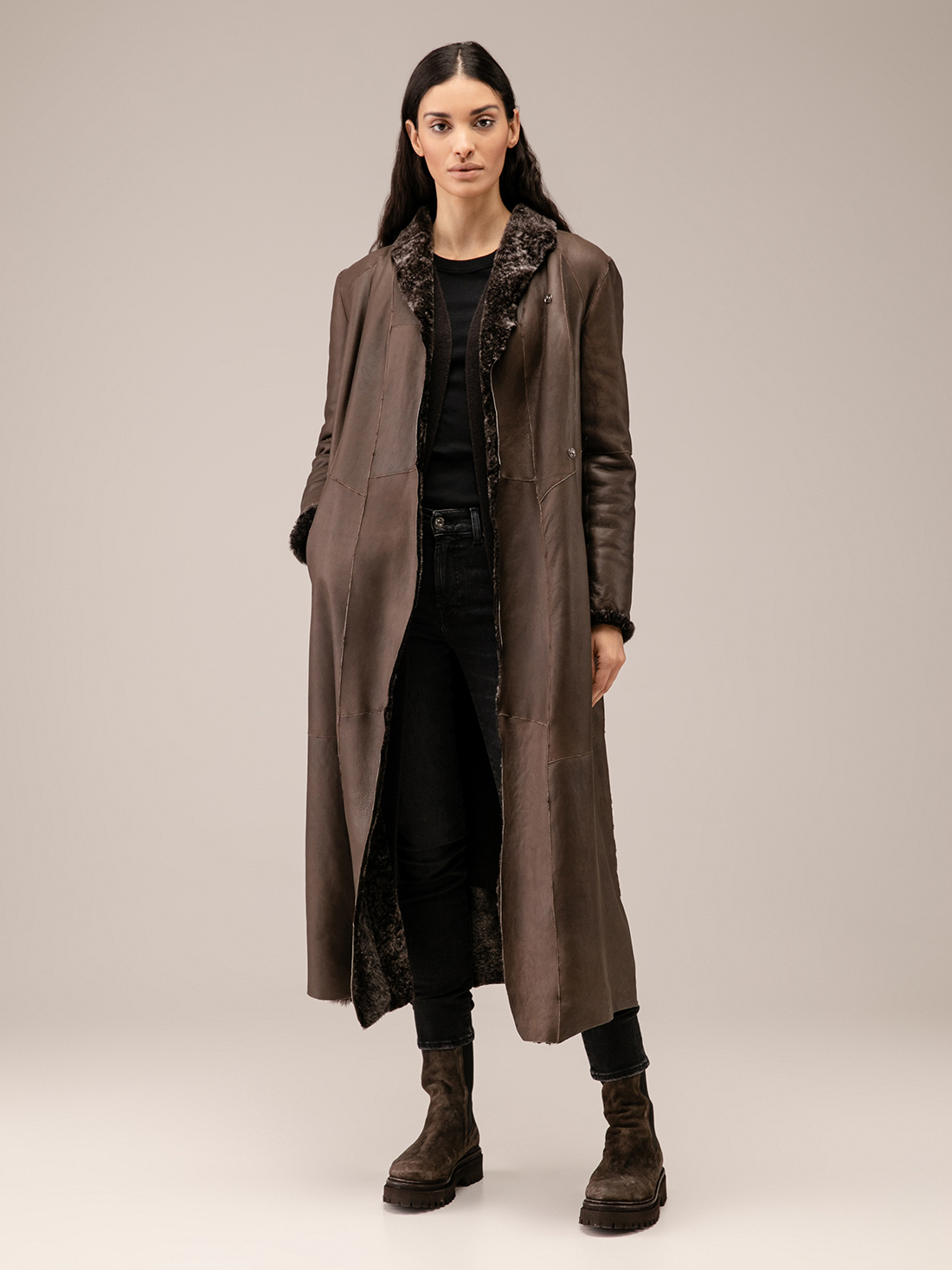 Detailansicht von Wendbarer Lammledermantel von GIORGIO BRATO