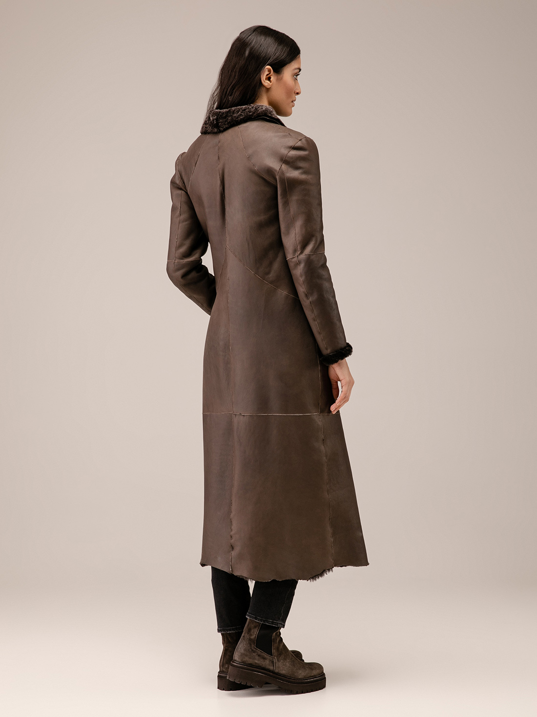 Detailansicht von Wendbarer Lammledermantel von GIORGIO BRATO