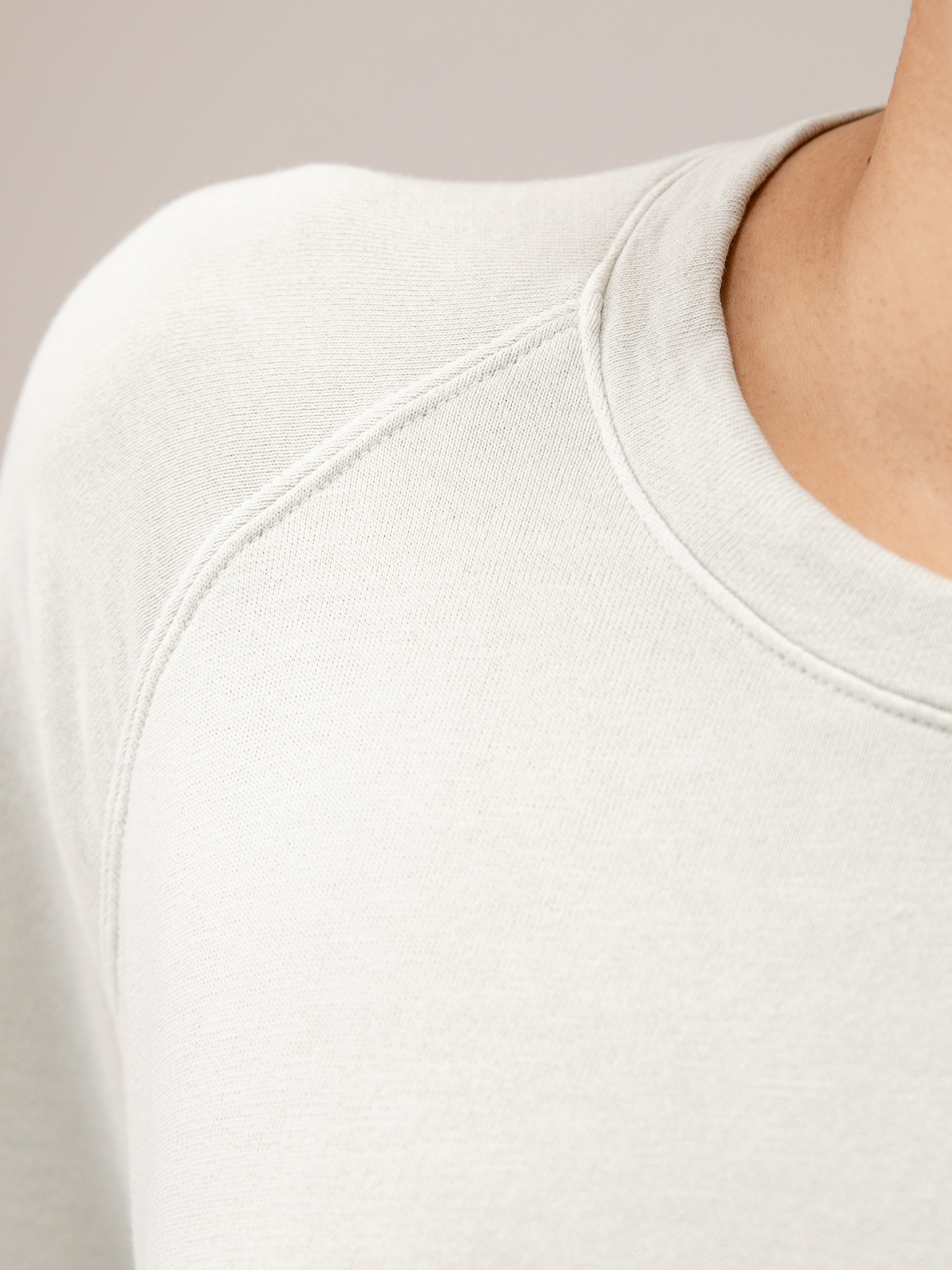 Detailansicht von Sweatshirt aus Baumwolle von JAMES PERSE