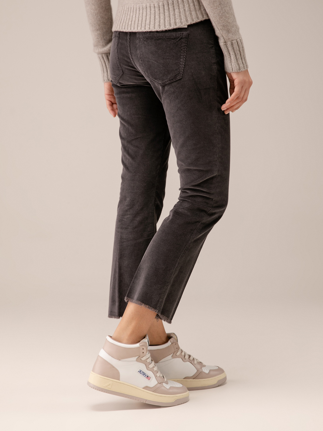 Detailansicht von Flared Cordhose von NINE IN THE MORNING