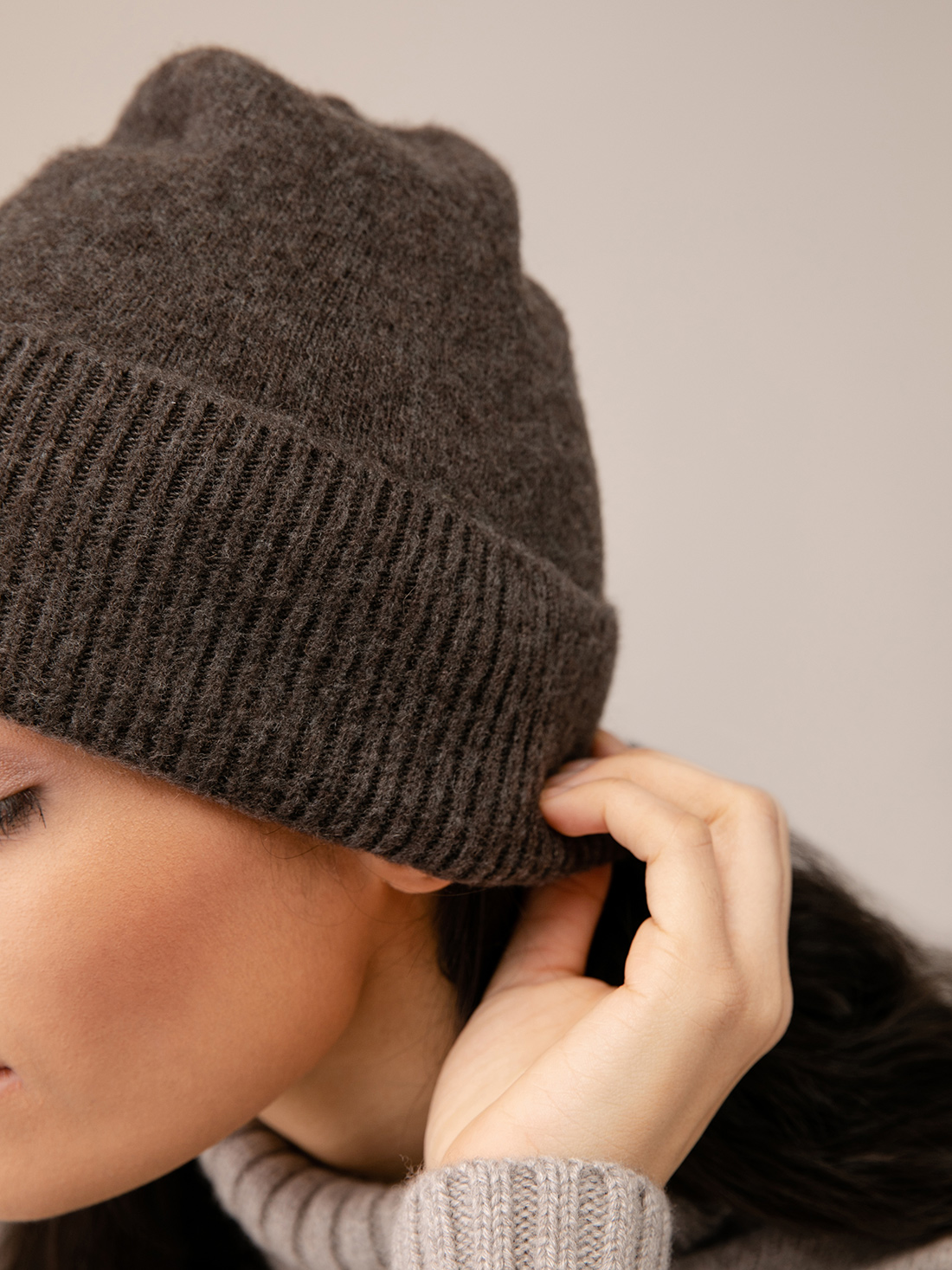 Detailansicht von Mütze aus Merinowolle von AVANT TOI