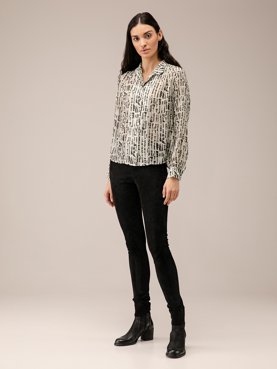 Detailansicht von Seidenbluse von IHEART