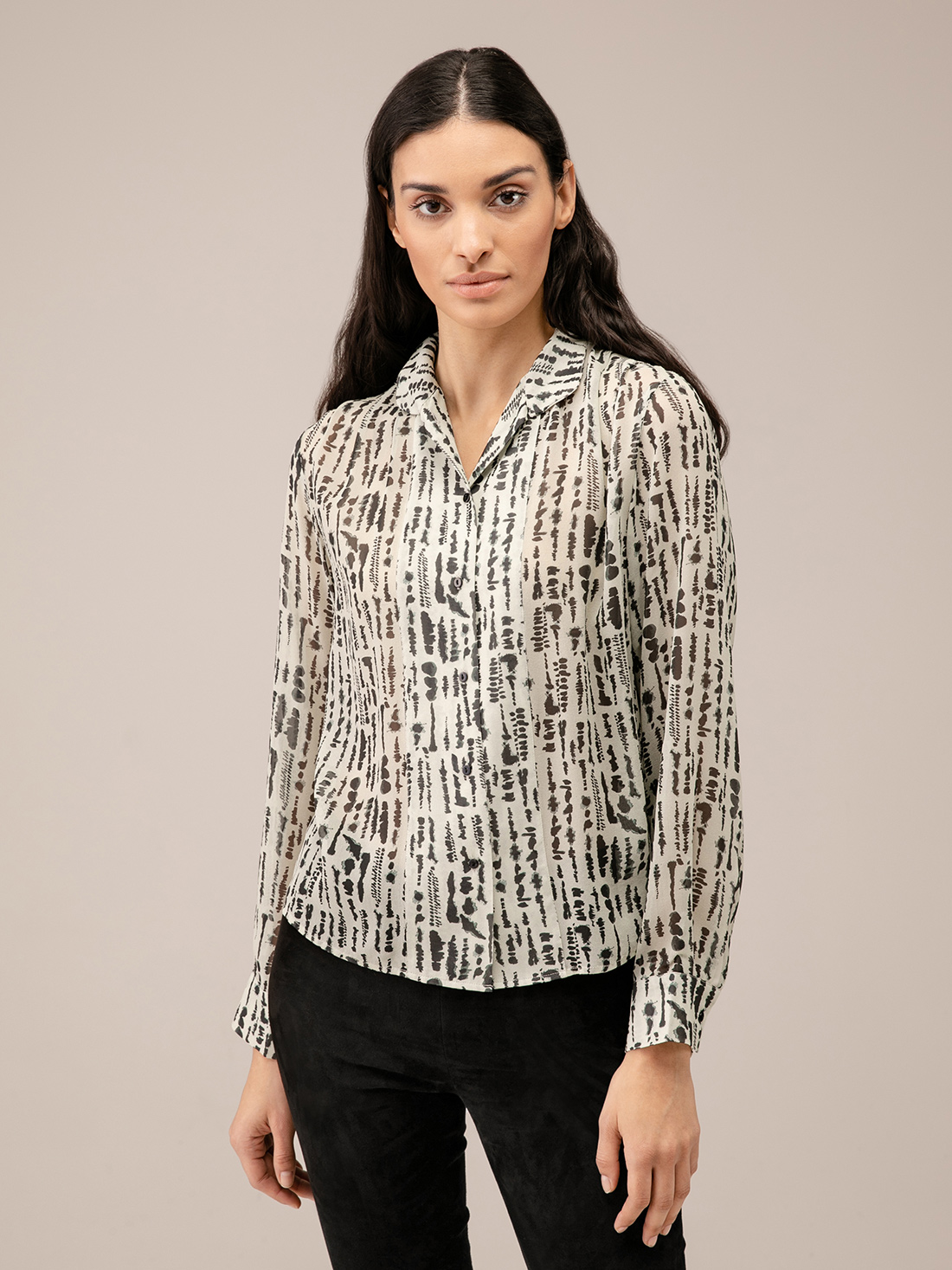 Detailansicht von Seidenbluse von IHEART