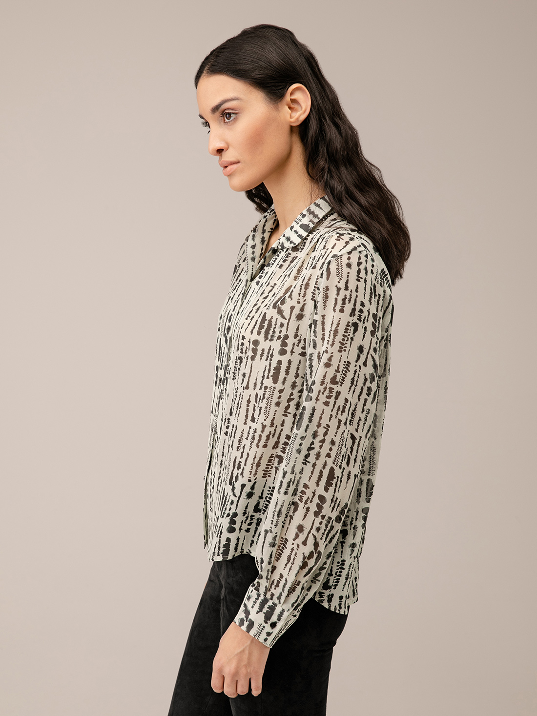 Detailansicht von Seidenbluse von IHEART