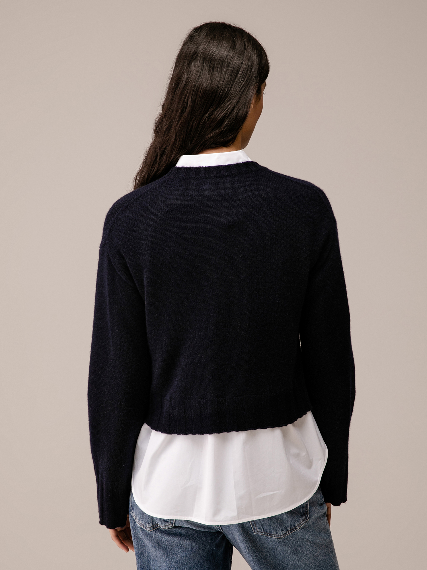 Detailansicht von Cropped Pullover aus Schurwolle von ALLUDE