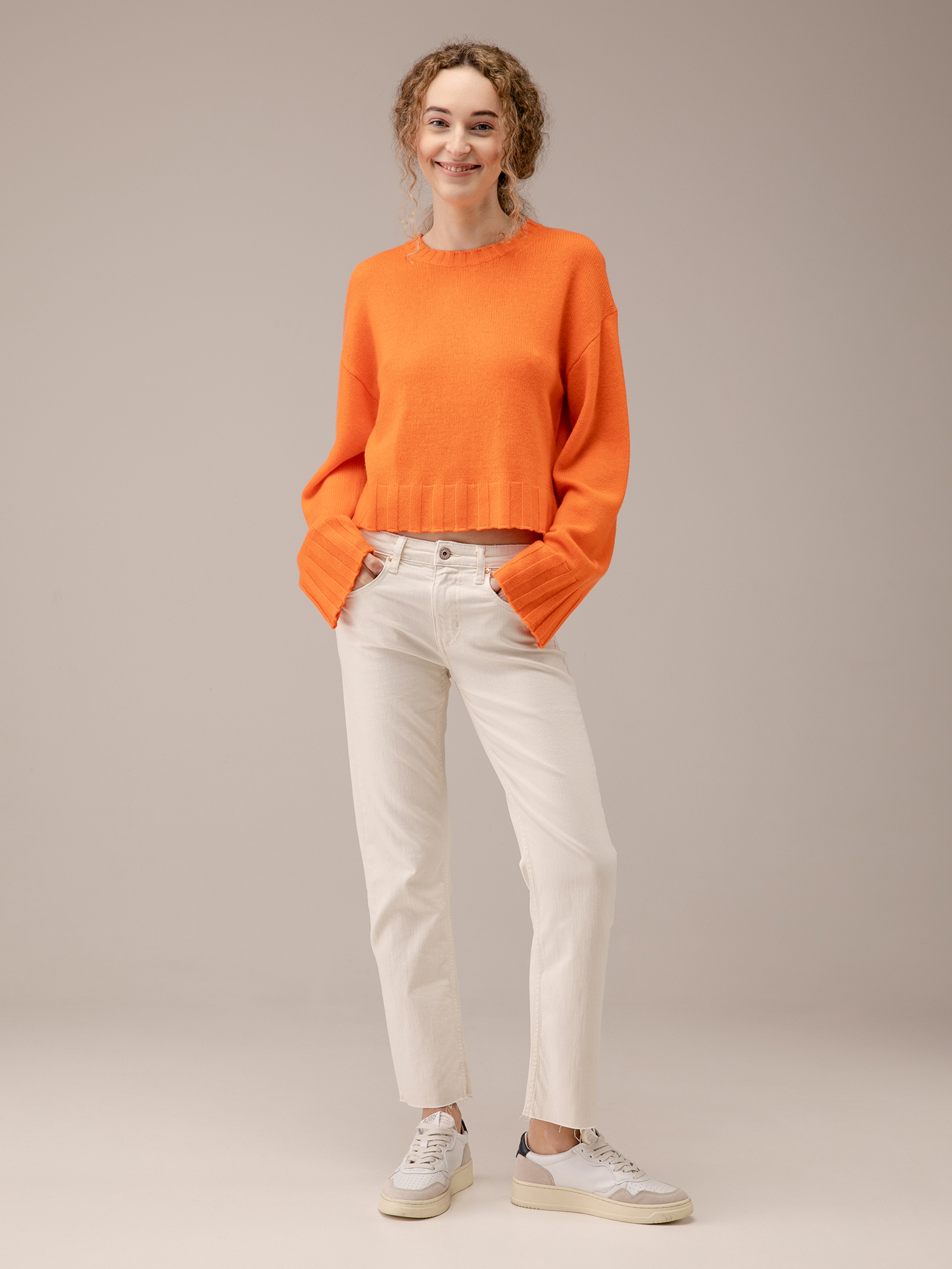Detailansicht von Cropped Pullover aus Schurwolle von ALLUDE