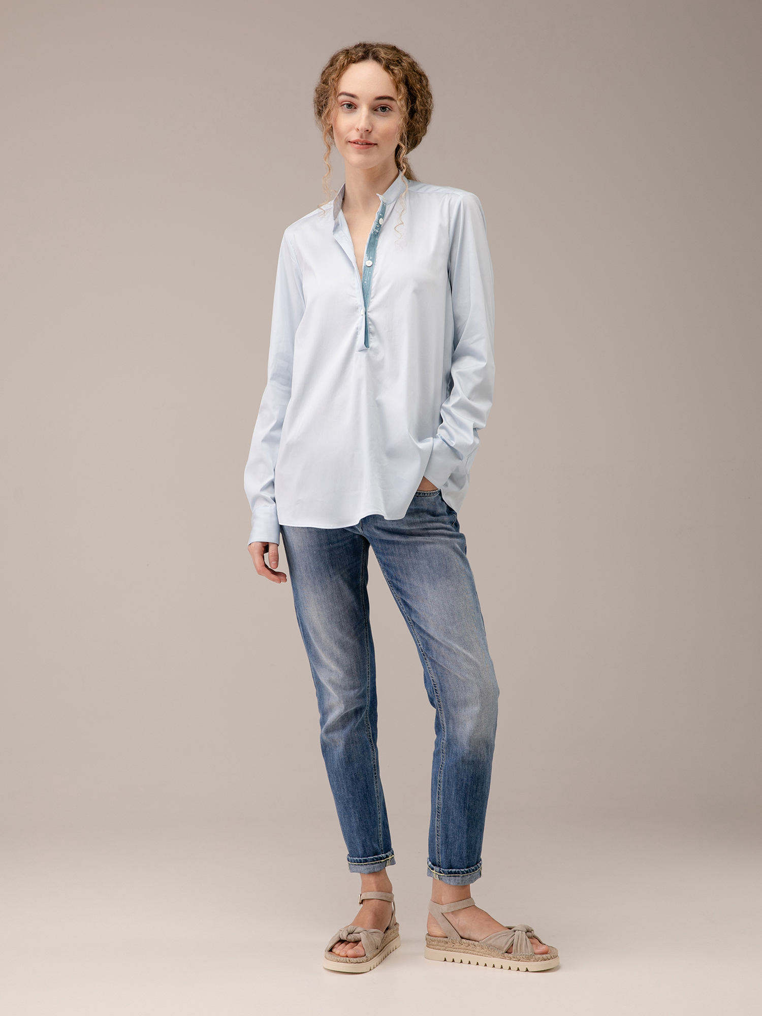 Detailansicht von Baumwollbluse von AGLINI