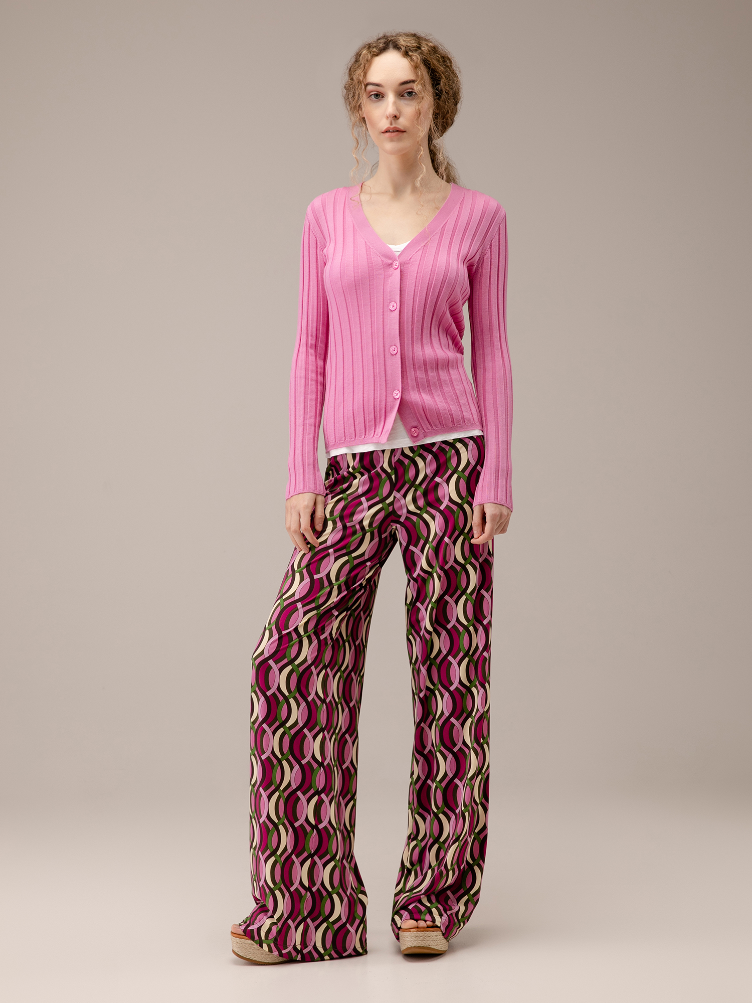 Detailansicht von Strickjacke aus Merinowolle von DANIELS