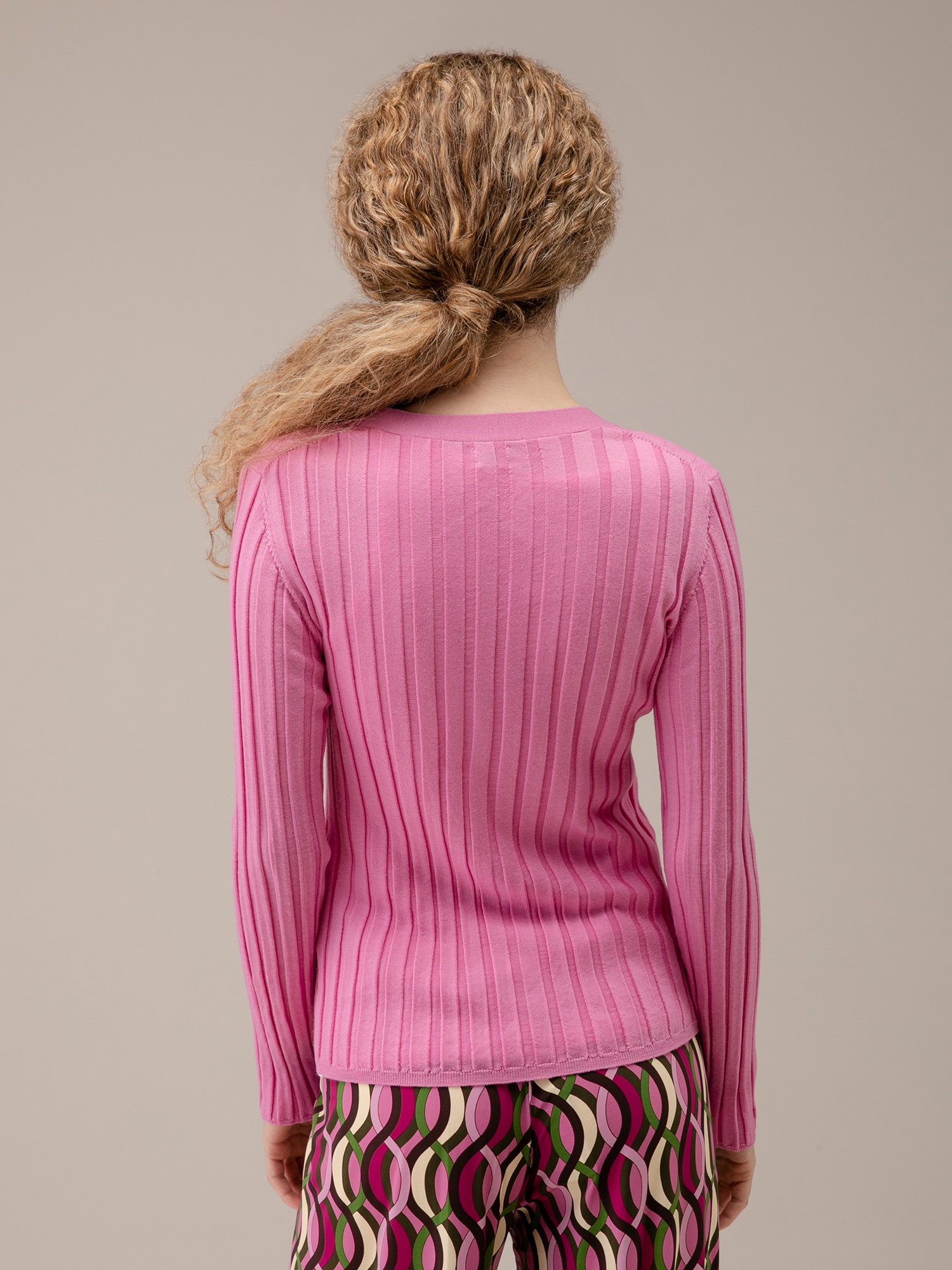 Detailansicht von Strickjacke aus Merinowolle von DANIELS