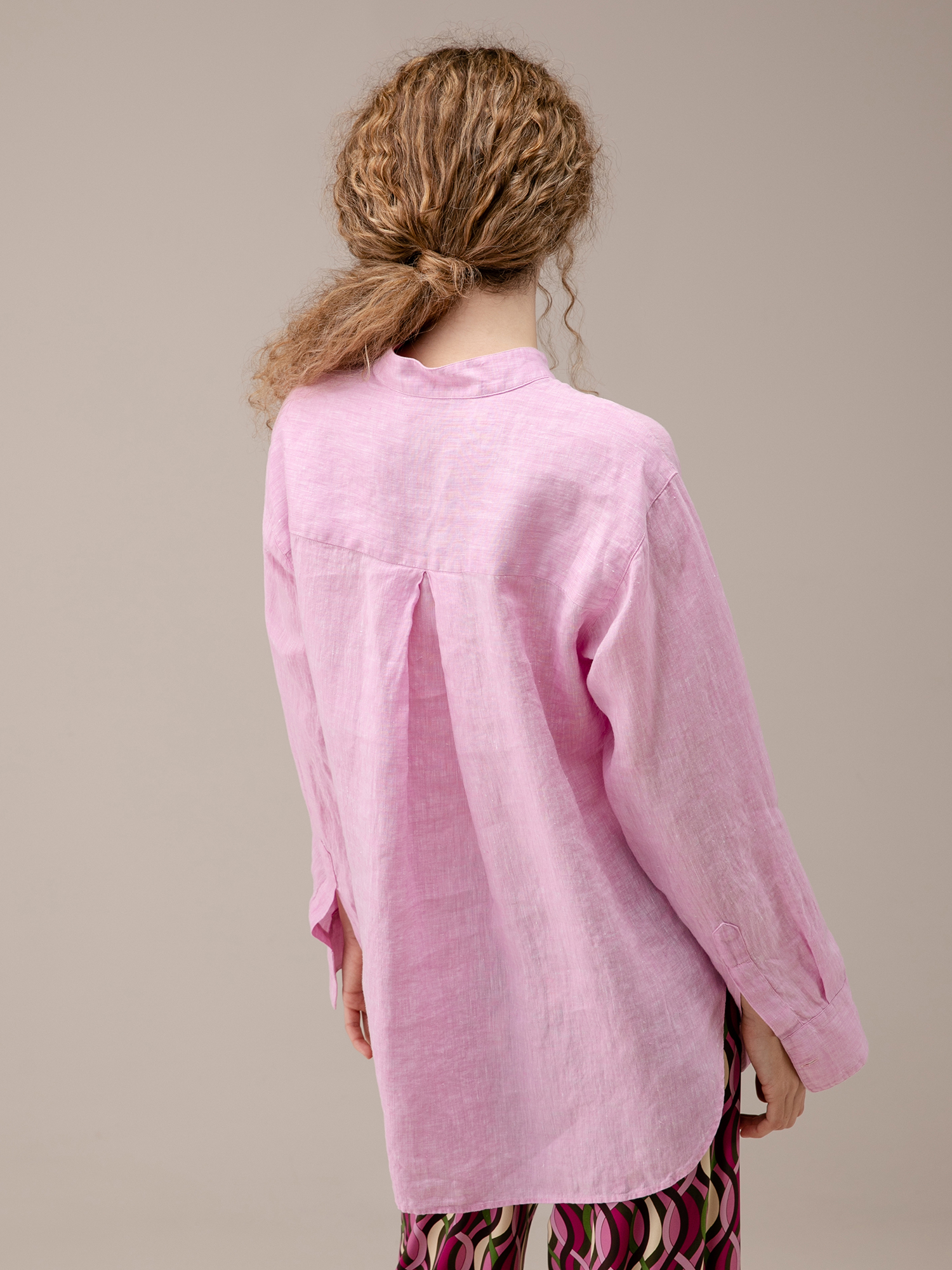 Detailansicht von Leinenbluse von ROBERT FRIEDMAN