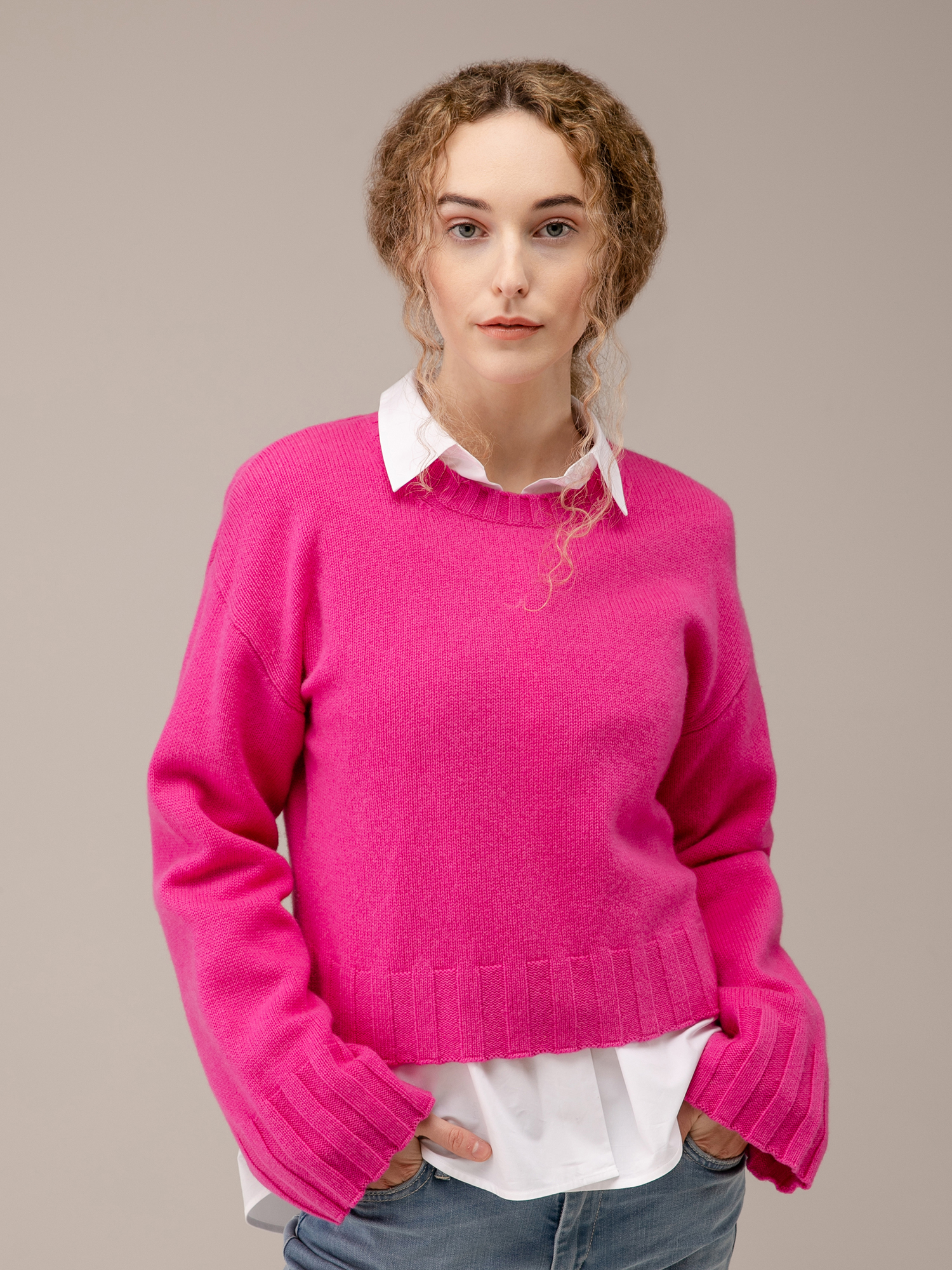 Detailansicht von Cropped Pullover aus Schurwolle von ALLUDE