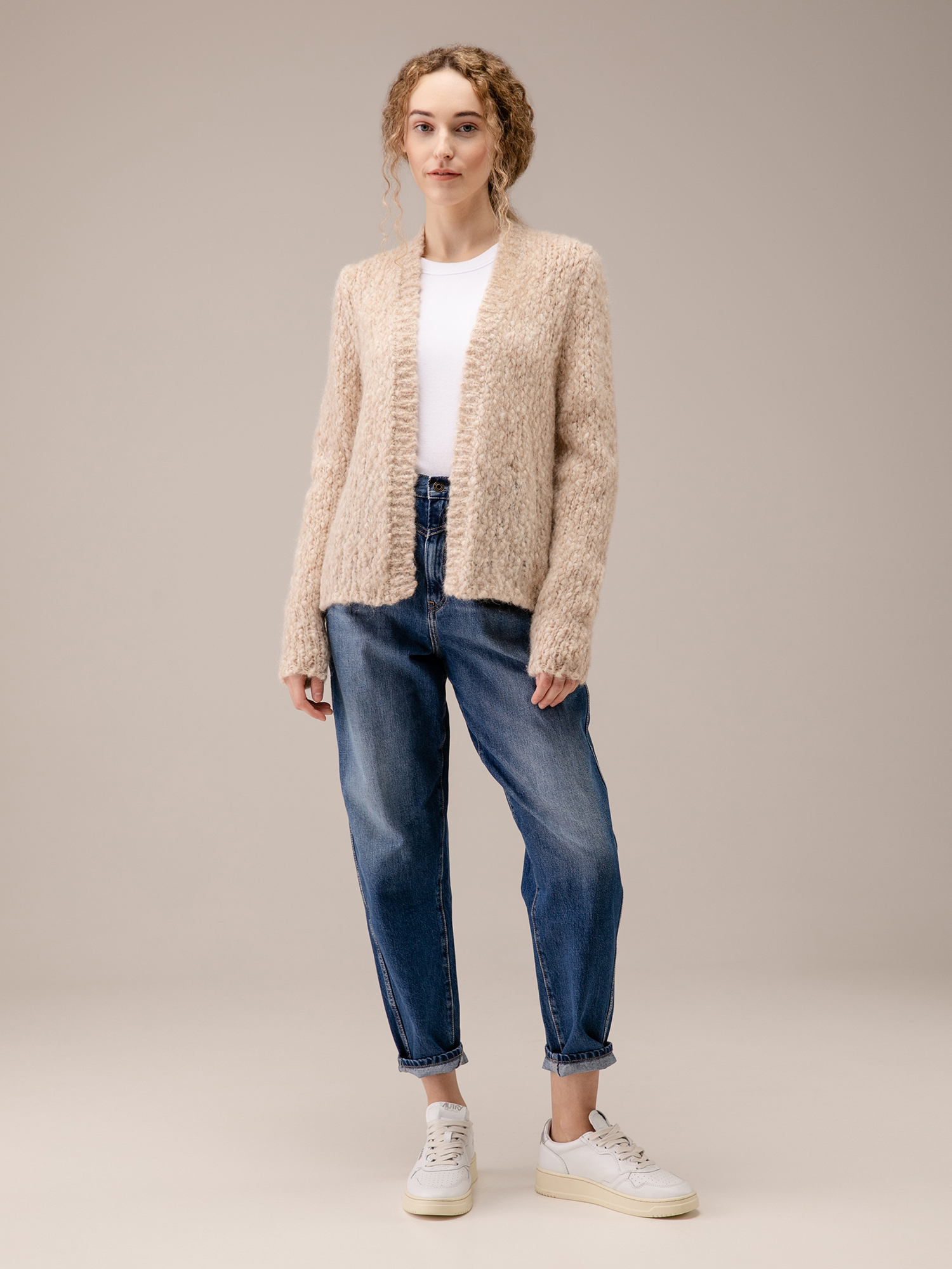 Detailansicht von Cardigan aus Alpakawolle von SIBIN LINNEBJERG