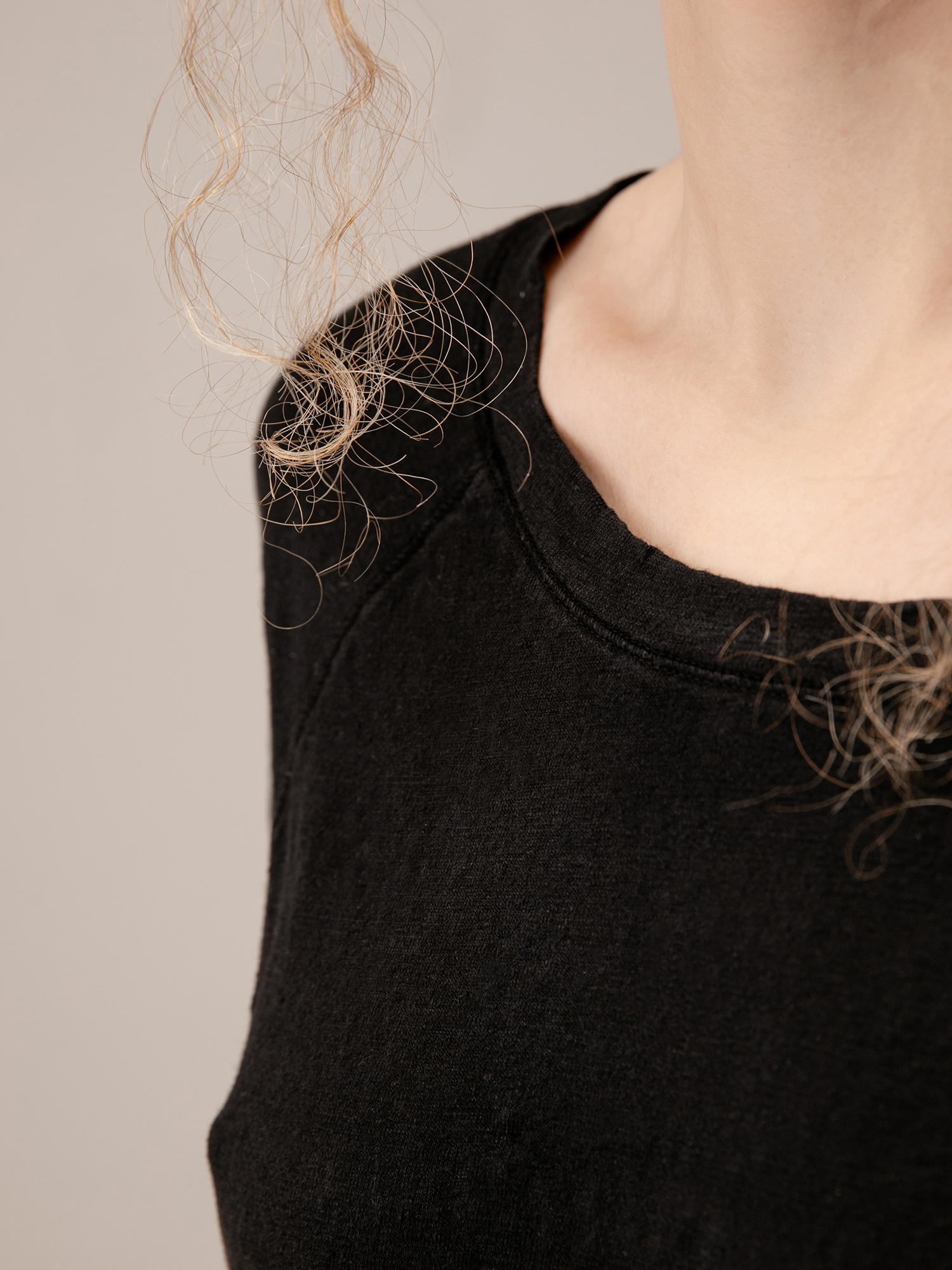 Detailansicht von Langarmshirt aus Leinen von UNIVERSEL