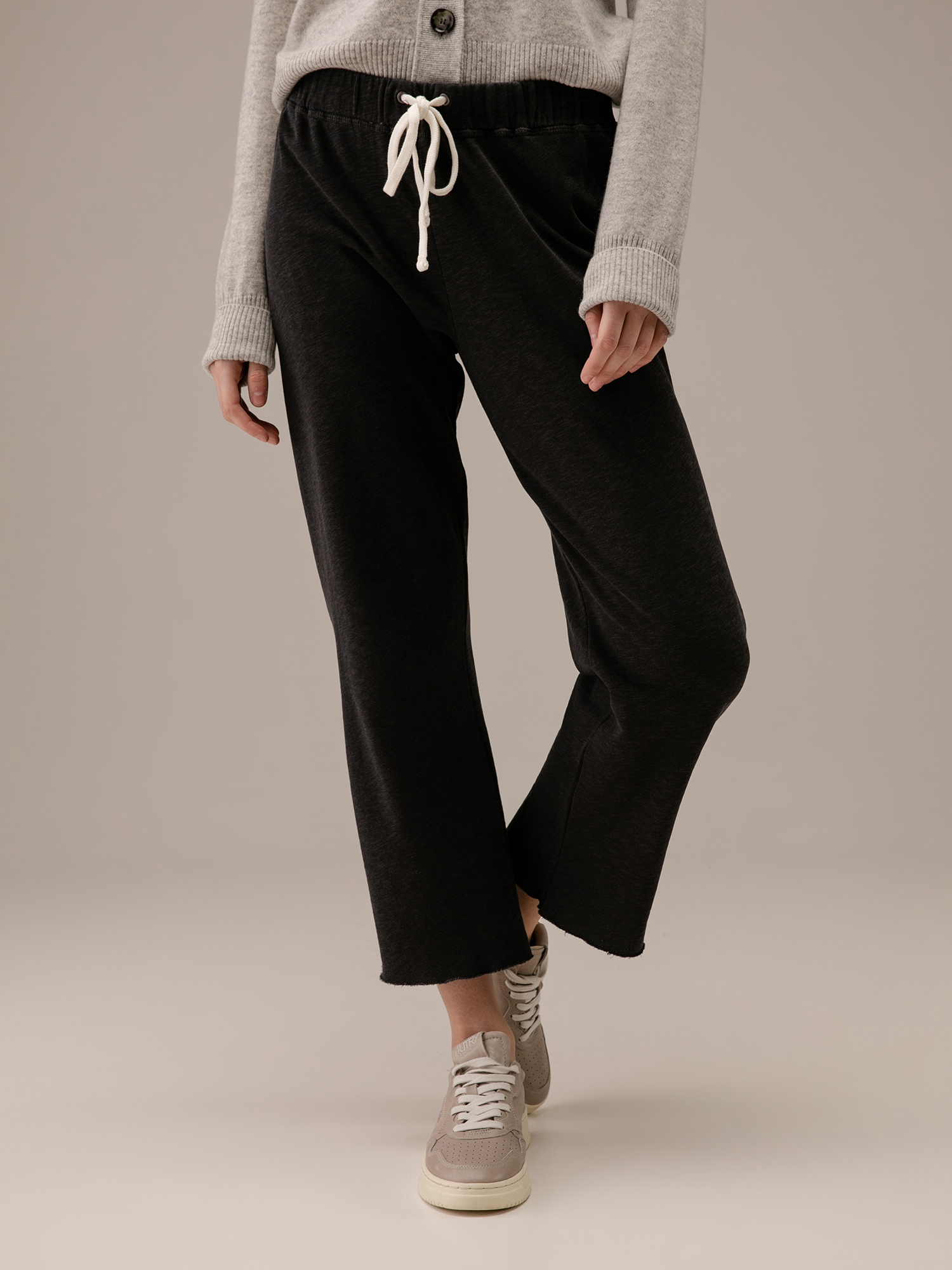 Detailansicht von Sweathose aus Baumwolle von JAMES PERSE