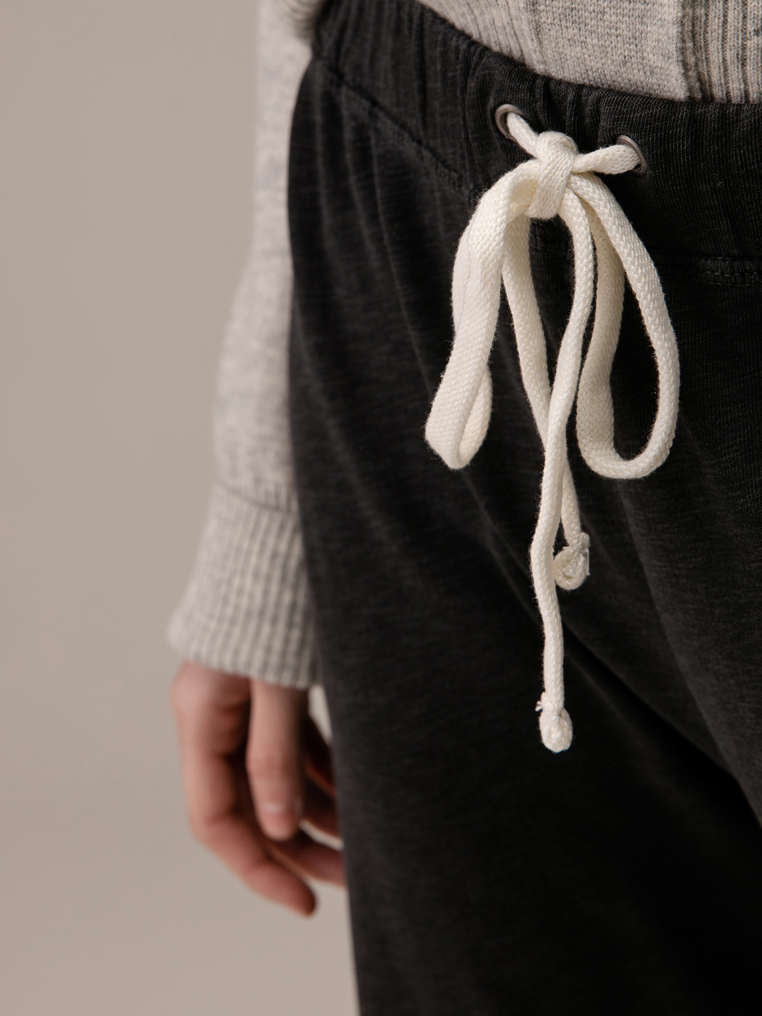 Detailansicht von Sweathose aus Baumwolle von JAMES PERSE