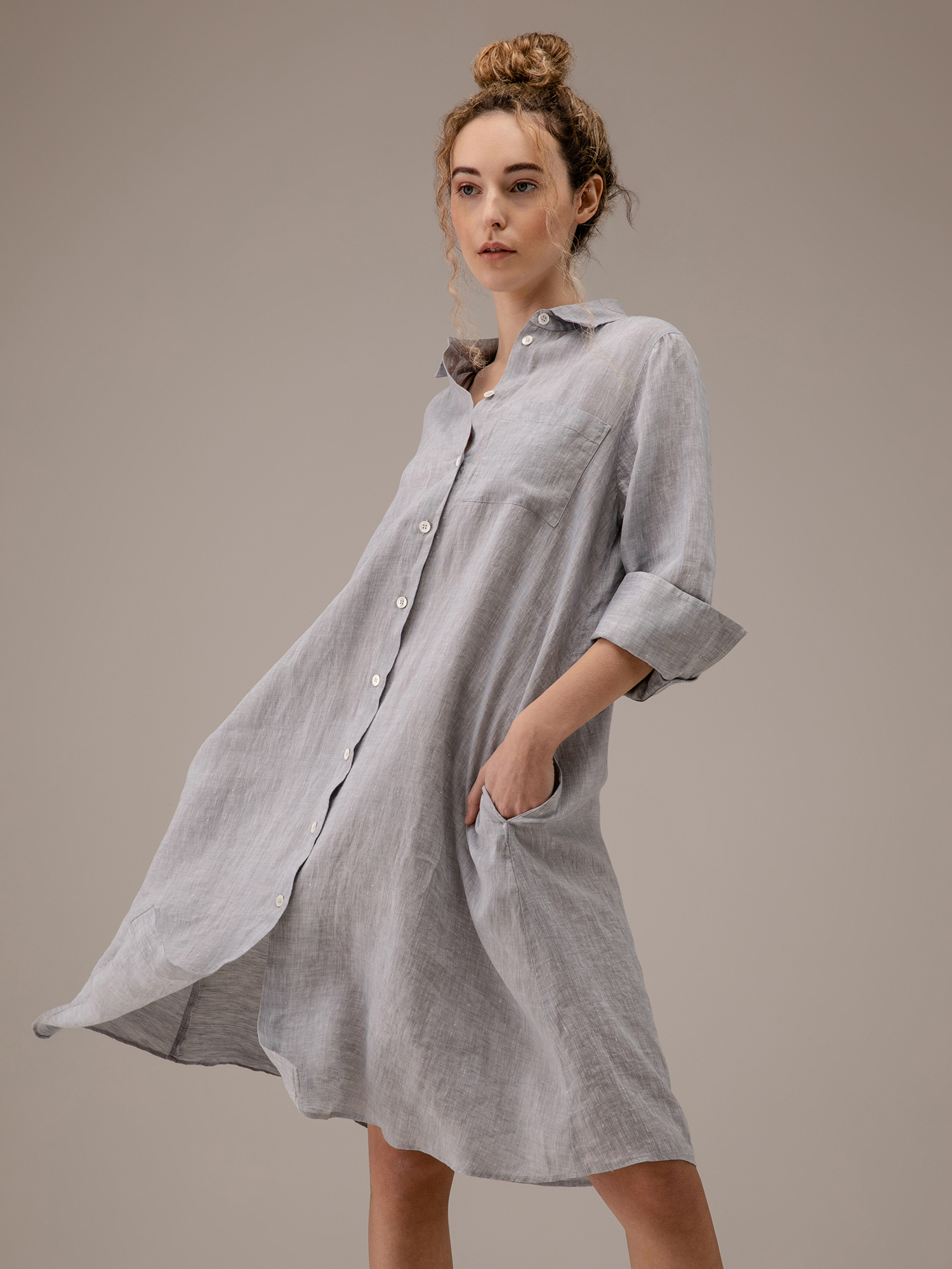 Detailansicht von Midi-Blusenkleid aus Leinen von ROBERT FRIEDMAN