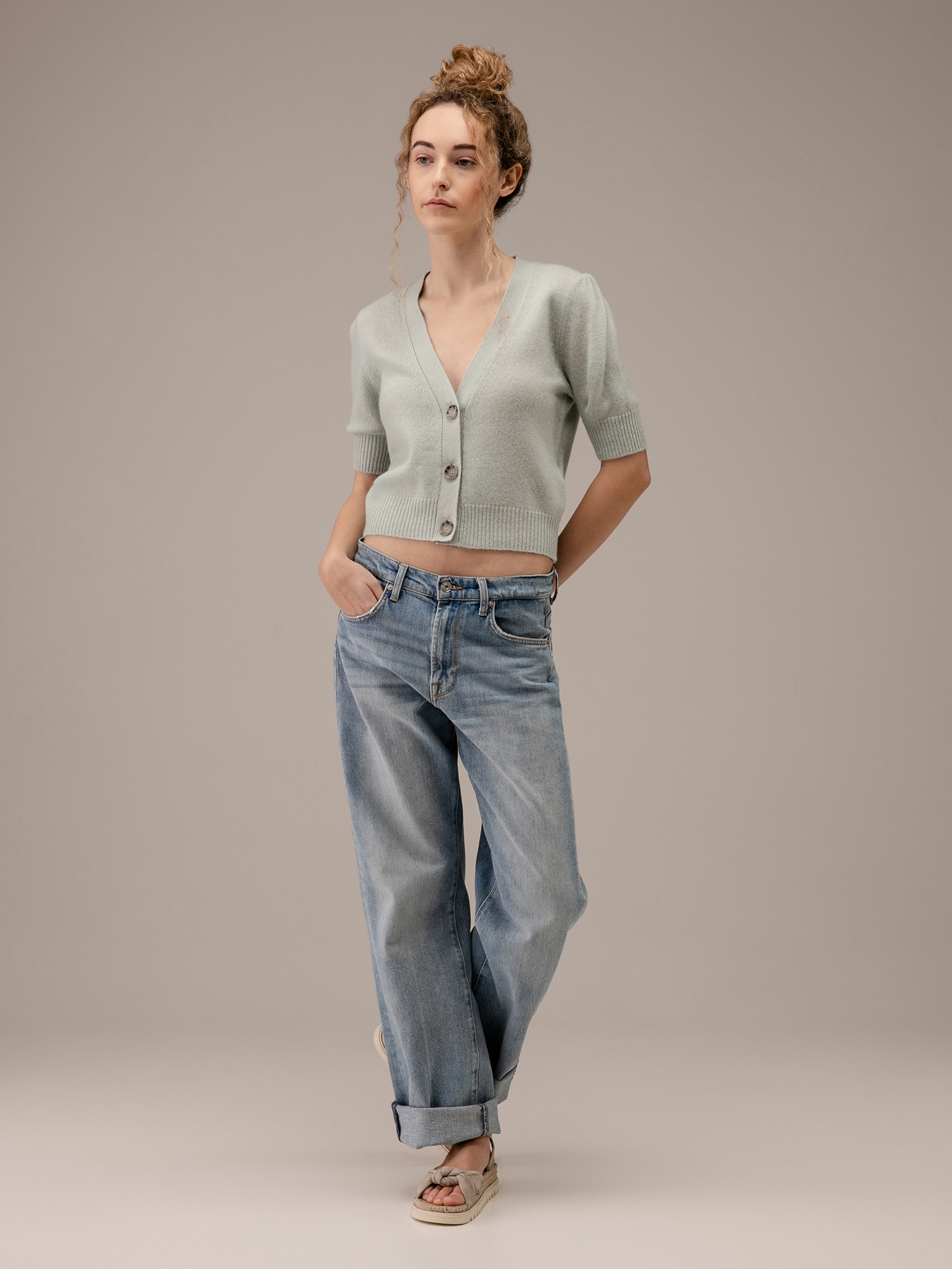 Detailansicht von Cropped Strickjacke aus Schurwolle von ALLUDE