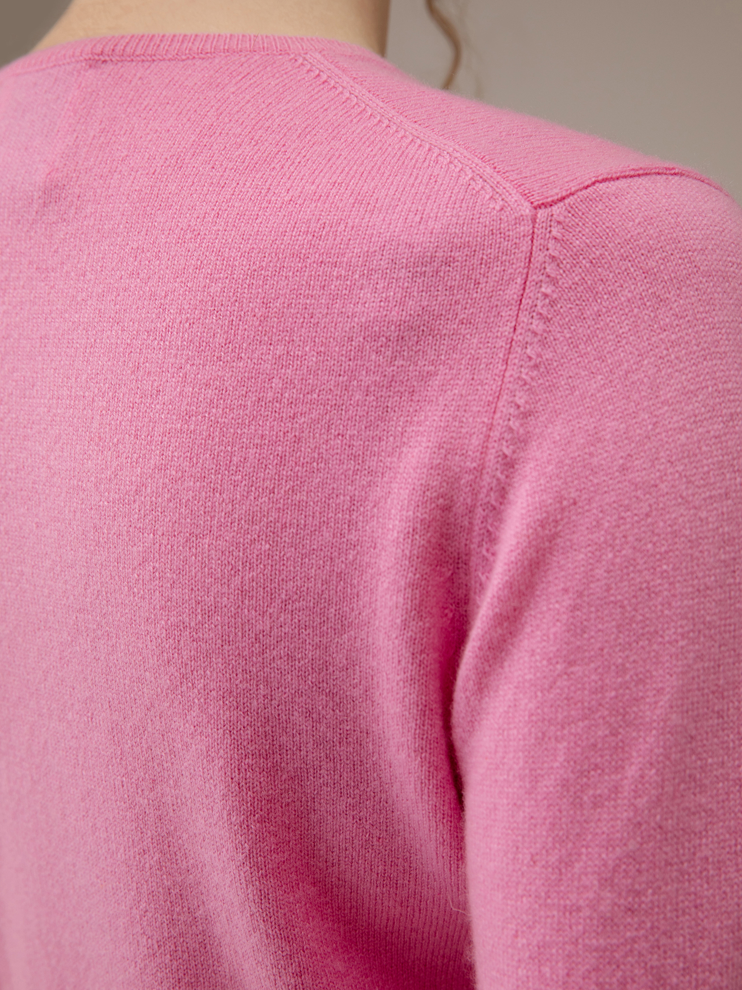 Detailansicht von Cropped Pullover aus Cashmere von ALLUDE