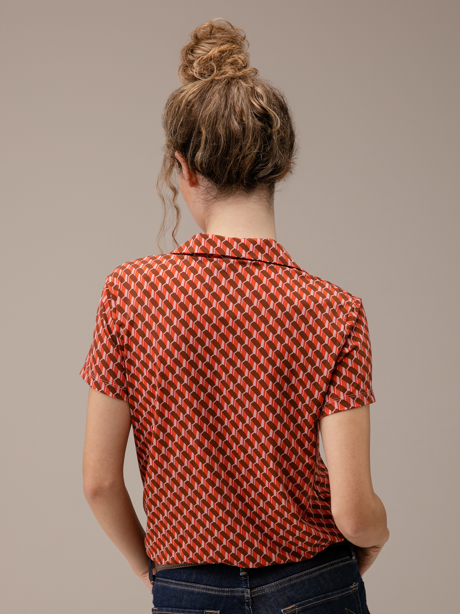 Detailansicht von Kurzarm-Poloshirt mit Musterung von SIYU