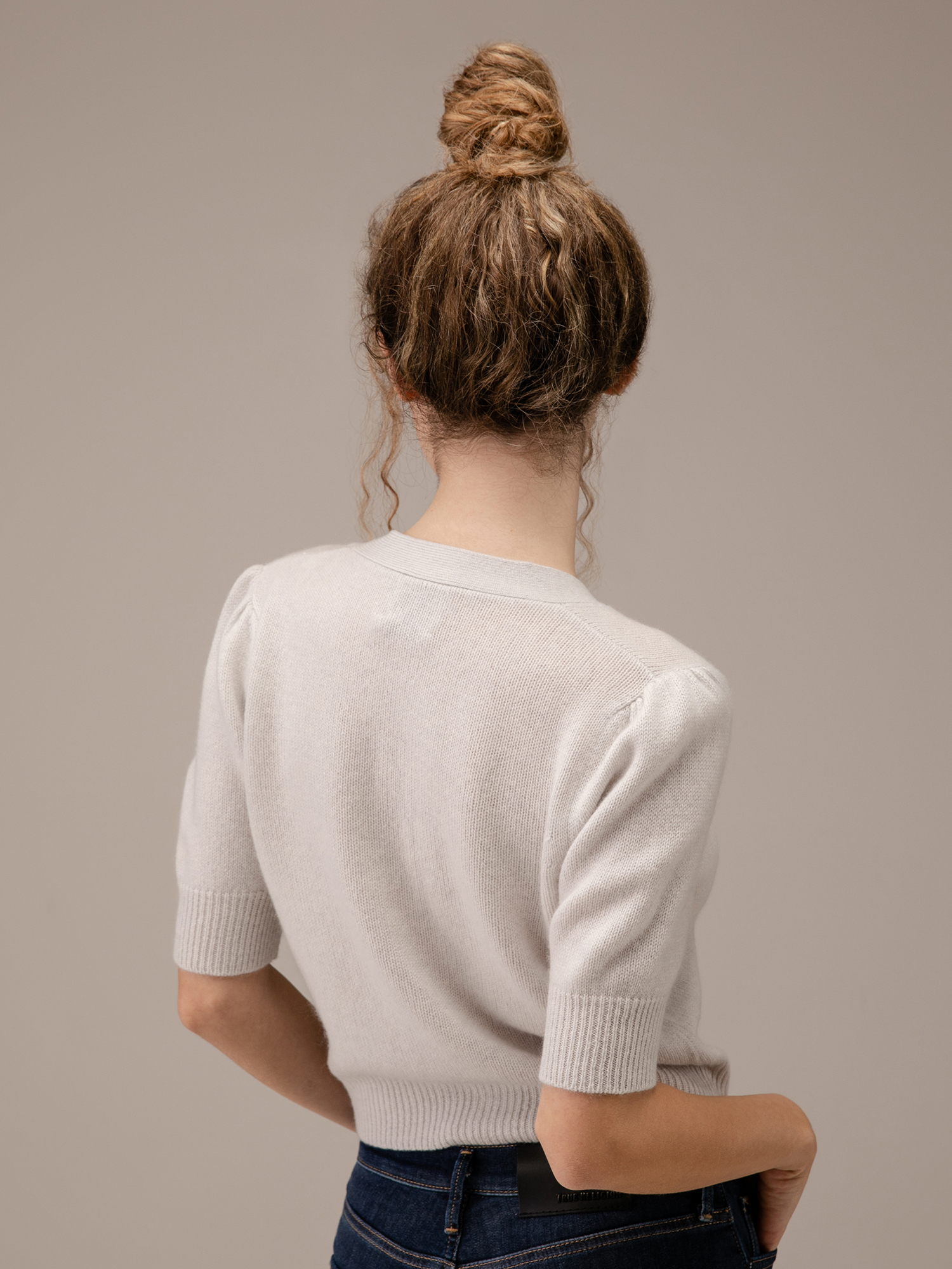 Detailansicht von Cropped Strickjacke aus Schurwolle von ALLUDE