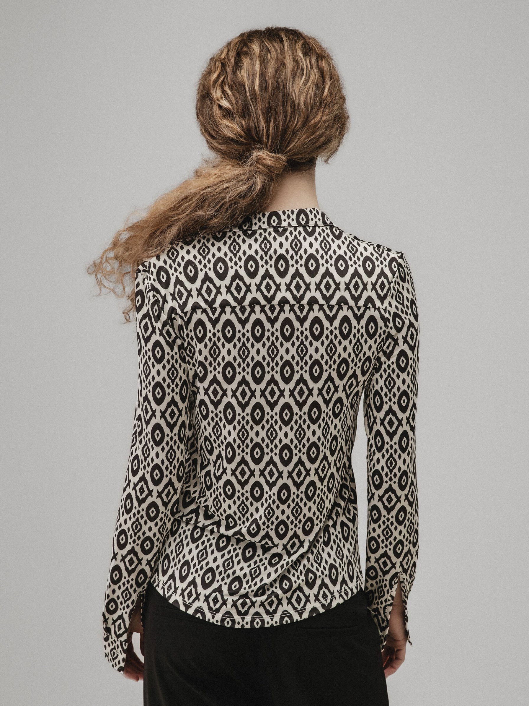 Detailansicht von Gemusterte Bluse von DANIELS