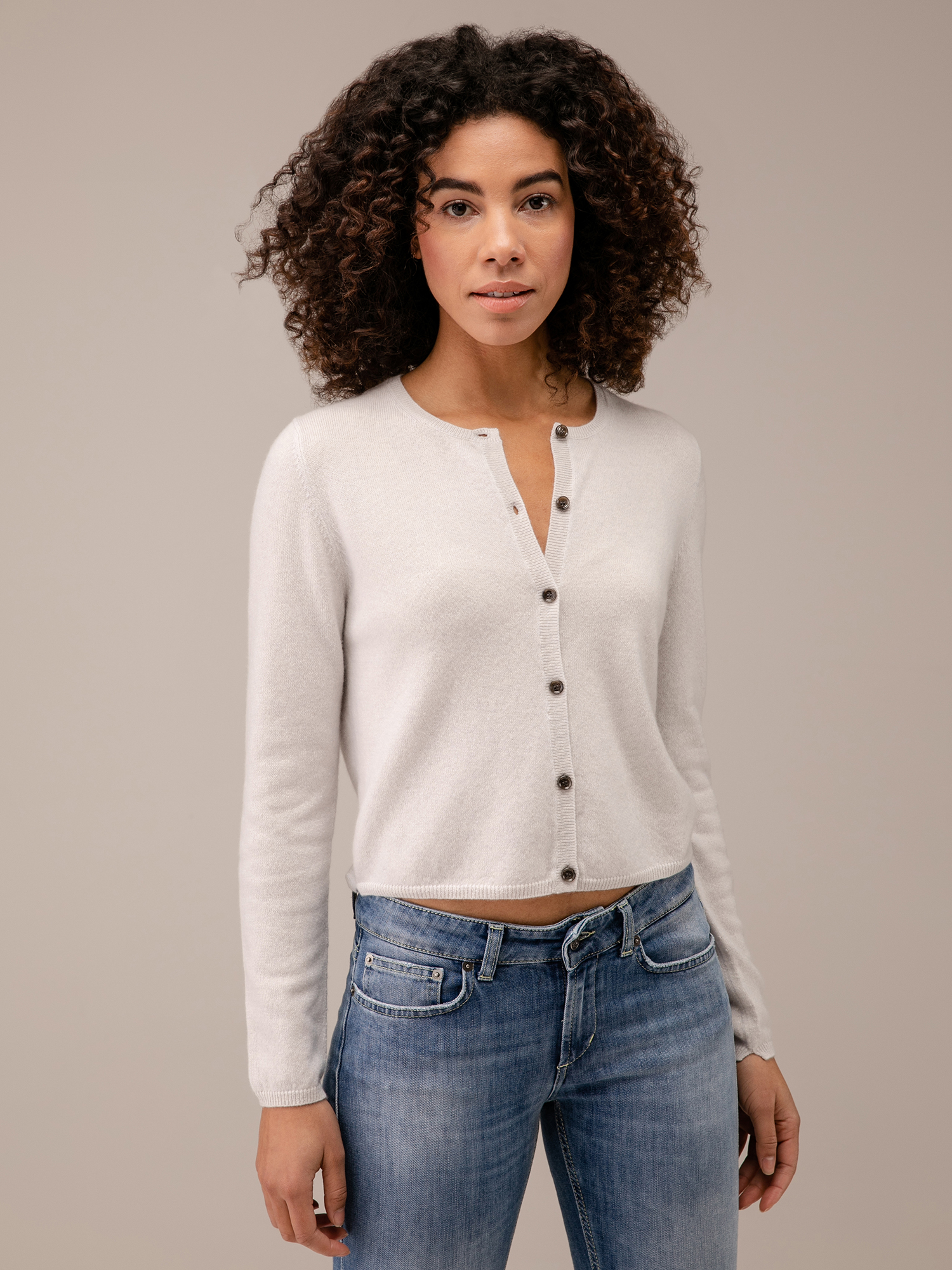 Detailansicht von Cropped Strickjacke aus Cashmere von ALLUDE