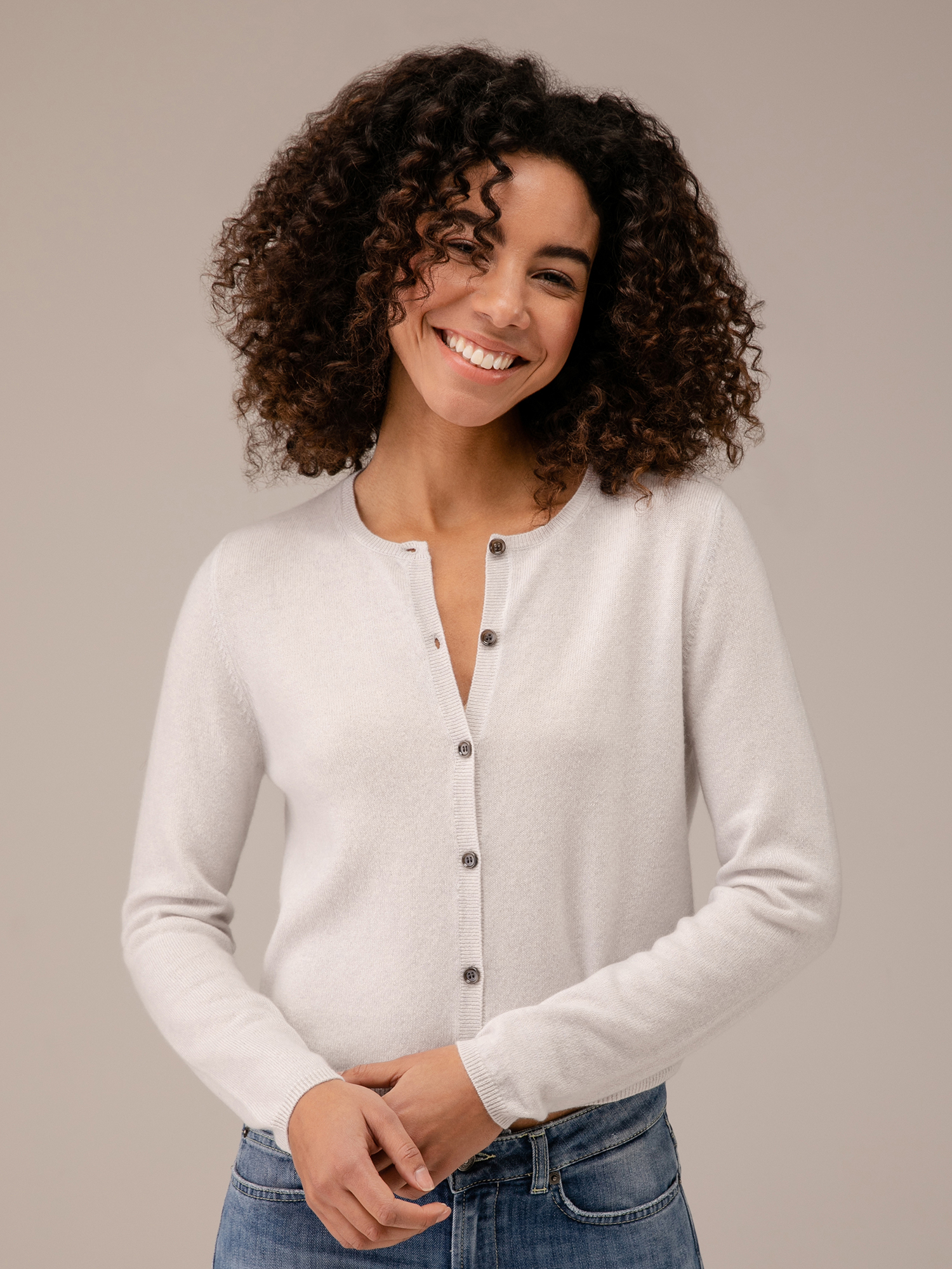 Detailansicht von Cropped Strickjacke aus Cashmere von ALLUDE