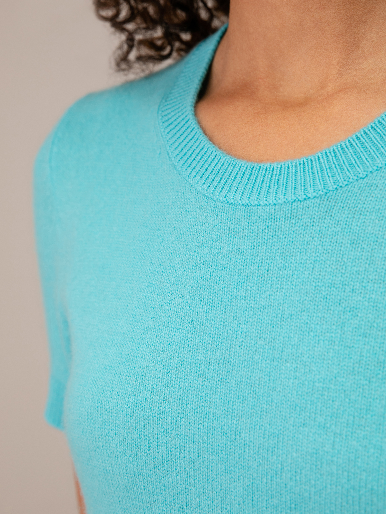 Detailansicht von Kurzarm-Pullover aus Cashmere von ALLUDE