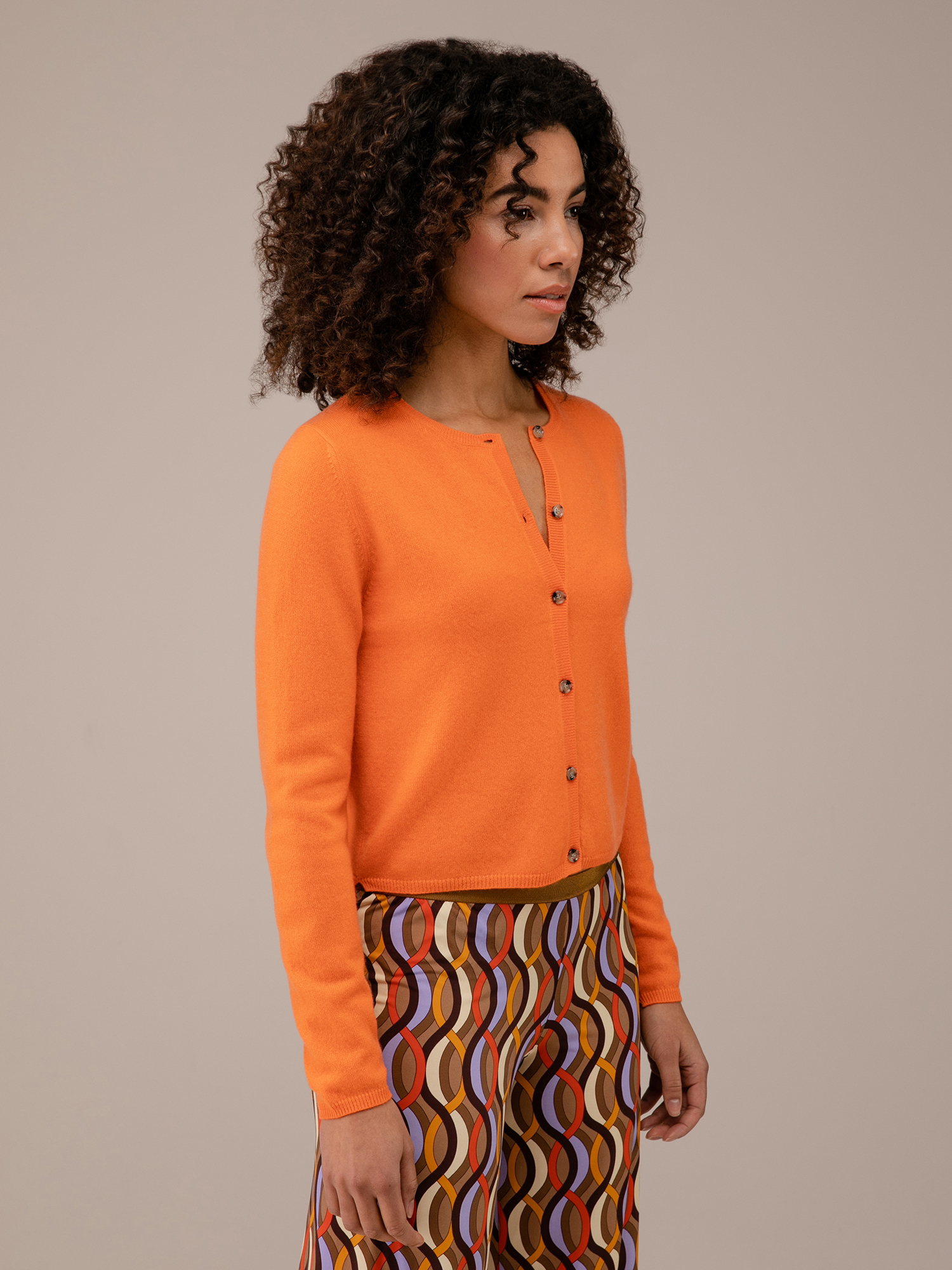 Detailansicht von Cropped Strickjacke aus Cashmere von ALLUDE