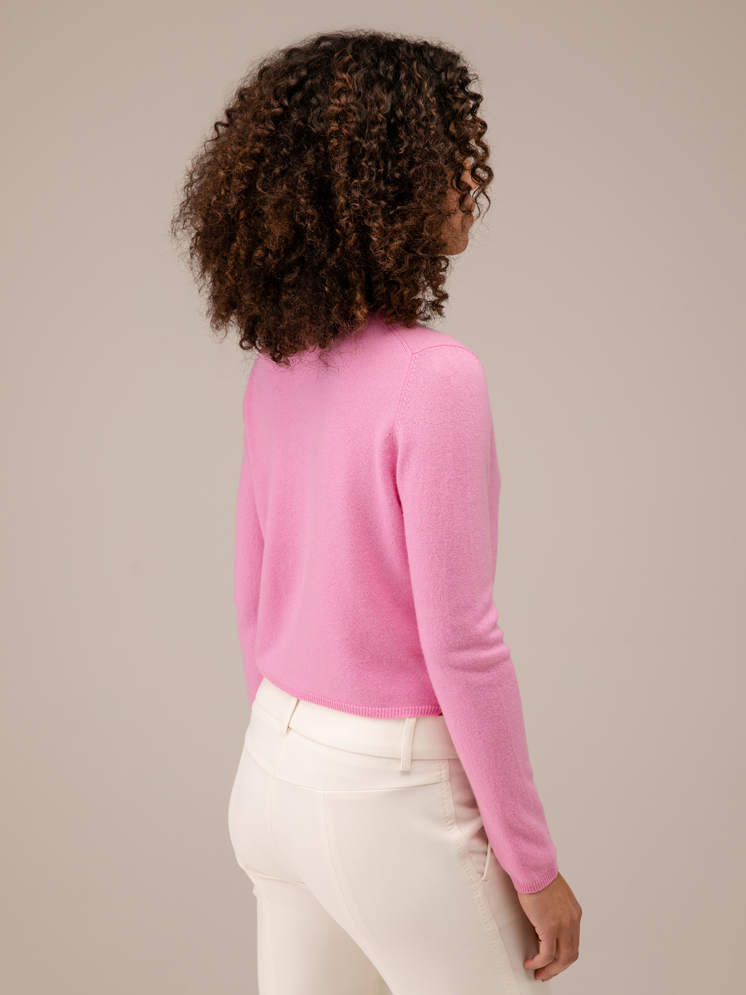 Detailansicht von Cropped Strickjacke aus Cashmere von ALLUDE