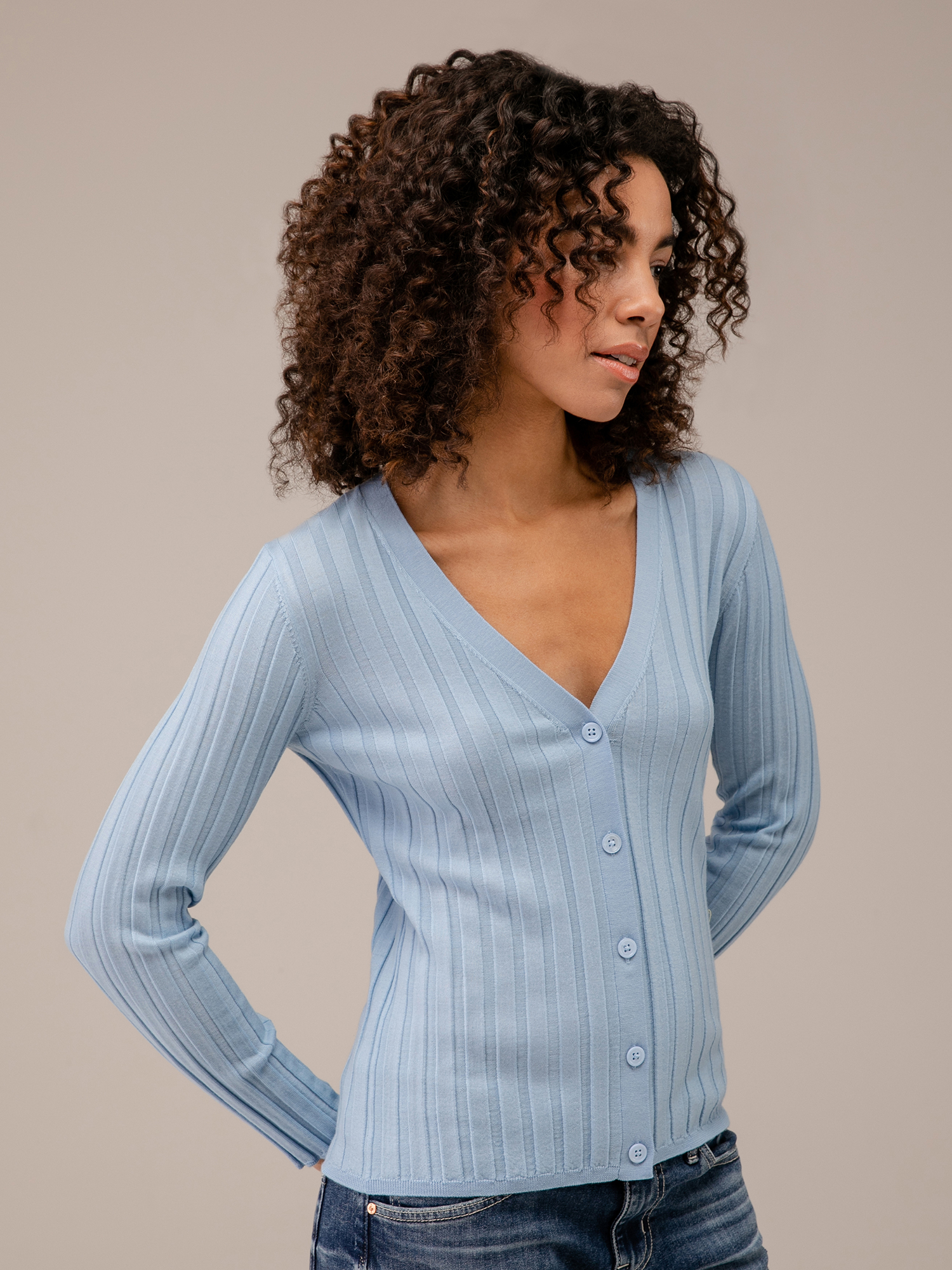 Detailansicht von Strickjacke aus Merinowolle von DANIELS