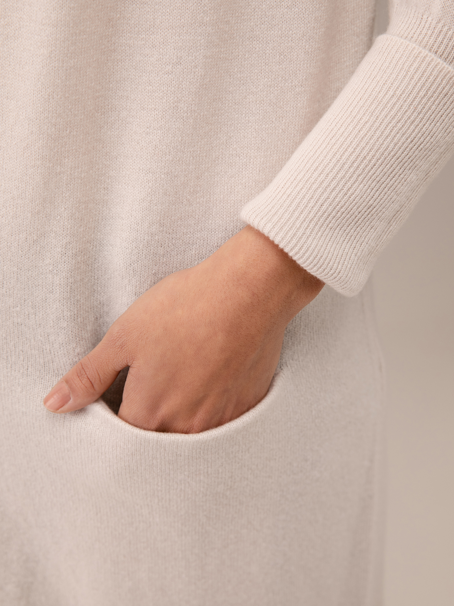 Detailansicht von Cardigan aus Schurwolle von ALLUDE