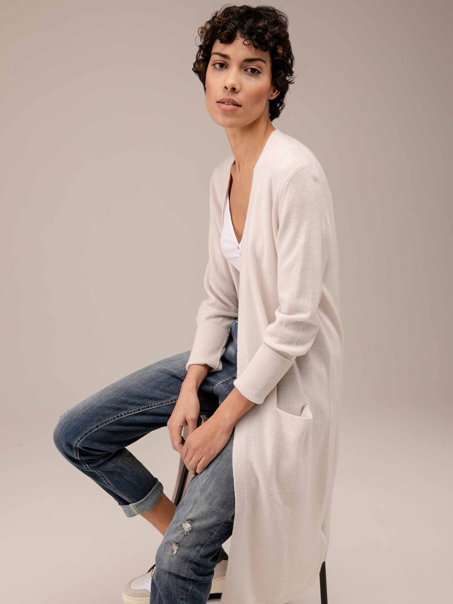 Detailansicht von Cardigan aus Schurwolle von ALLUDE