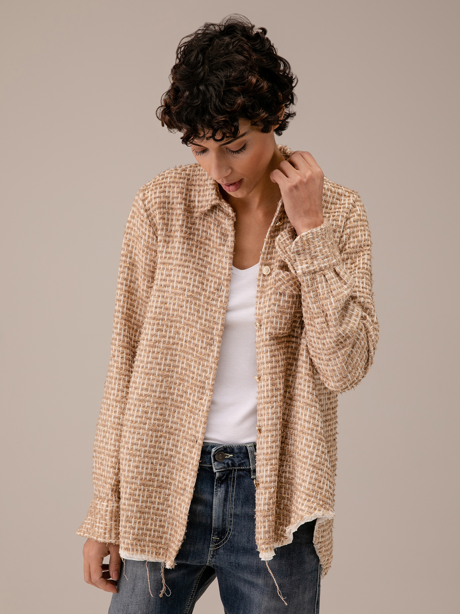 Detailansicht von Hemdbluse von LIS LAREIDA