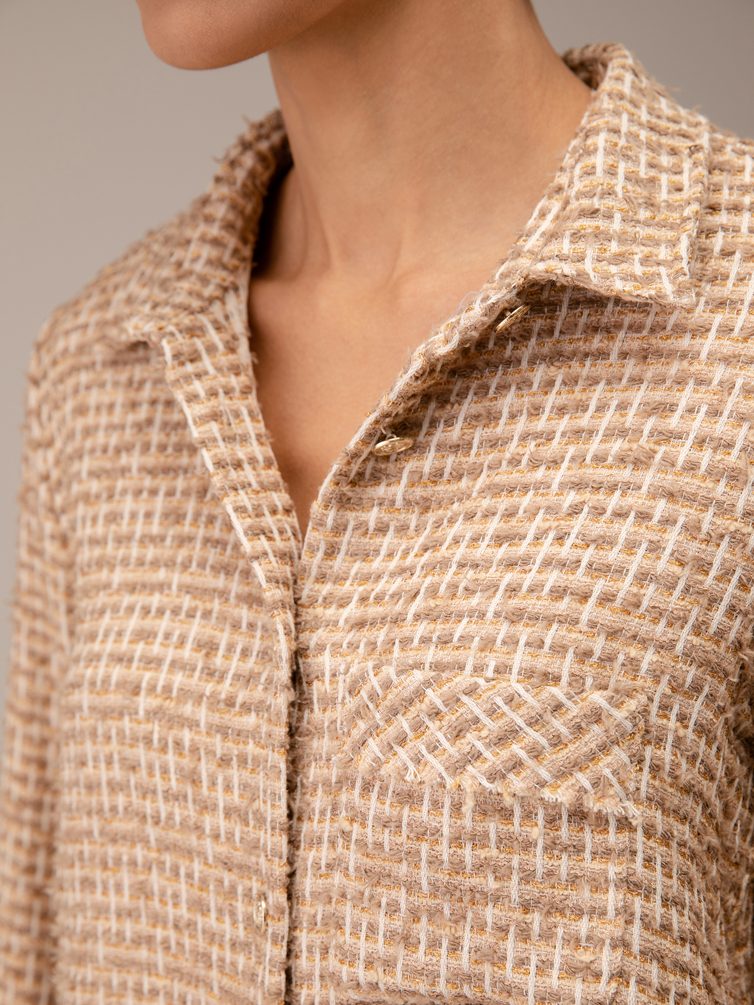 Detailansicht von Hemdbluse von LIS LAREIDA