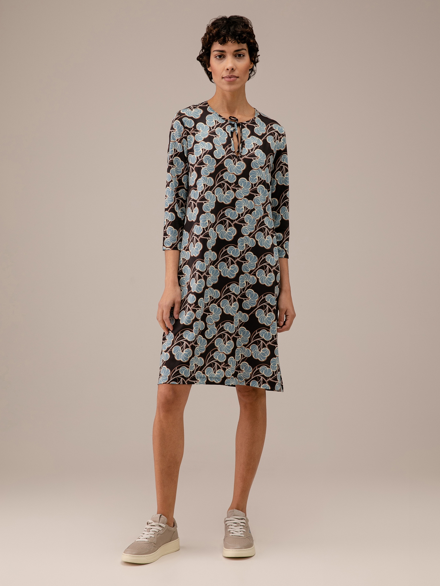 Detailansicht von Kurzes Blusenkleid von DANIELS