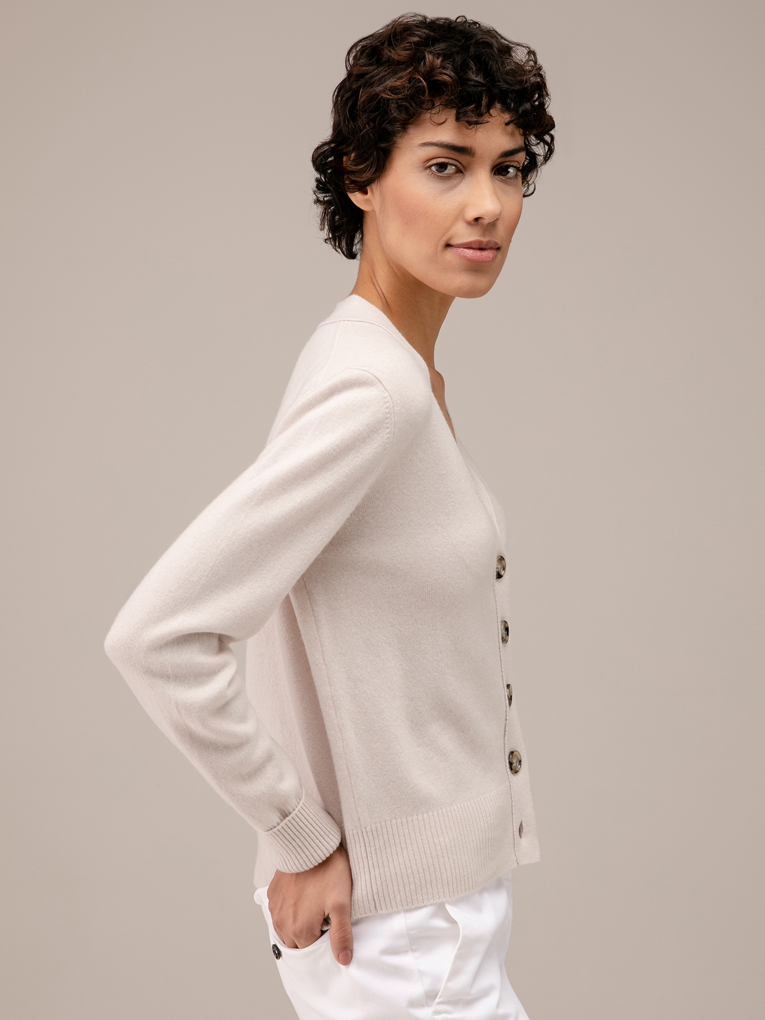 Detailansicht von Strickjacke aus Schurwolle von ALLUDE