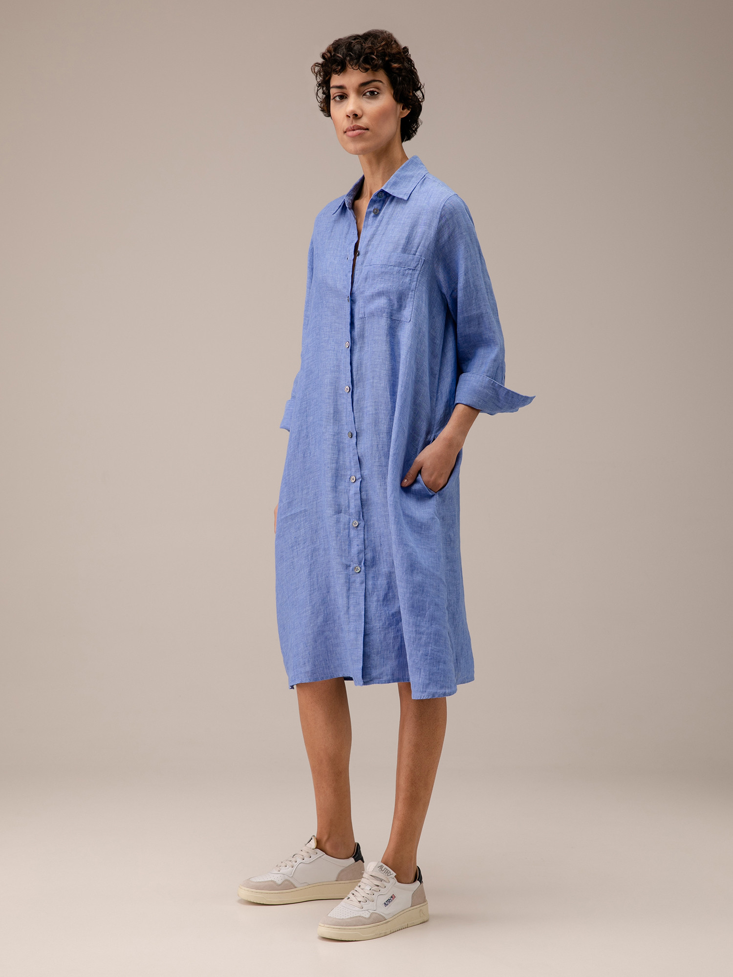 Detailansicht von Midi-Blusenkleid aus Leinen von ROBERT FRIEDMAN