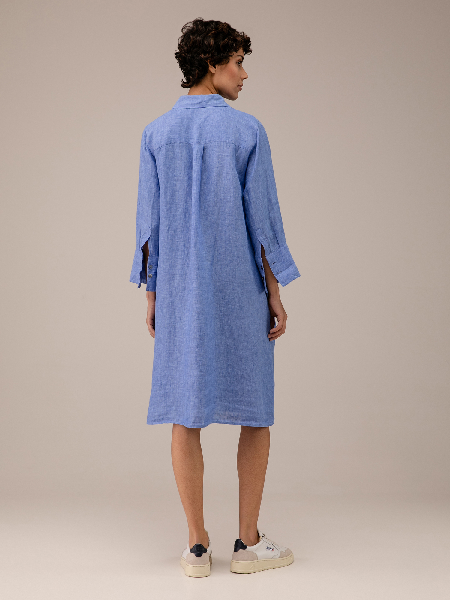 Detailansicht von Midi-Blusenkleid aus Leinen von ROBERT FRIEDMAN