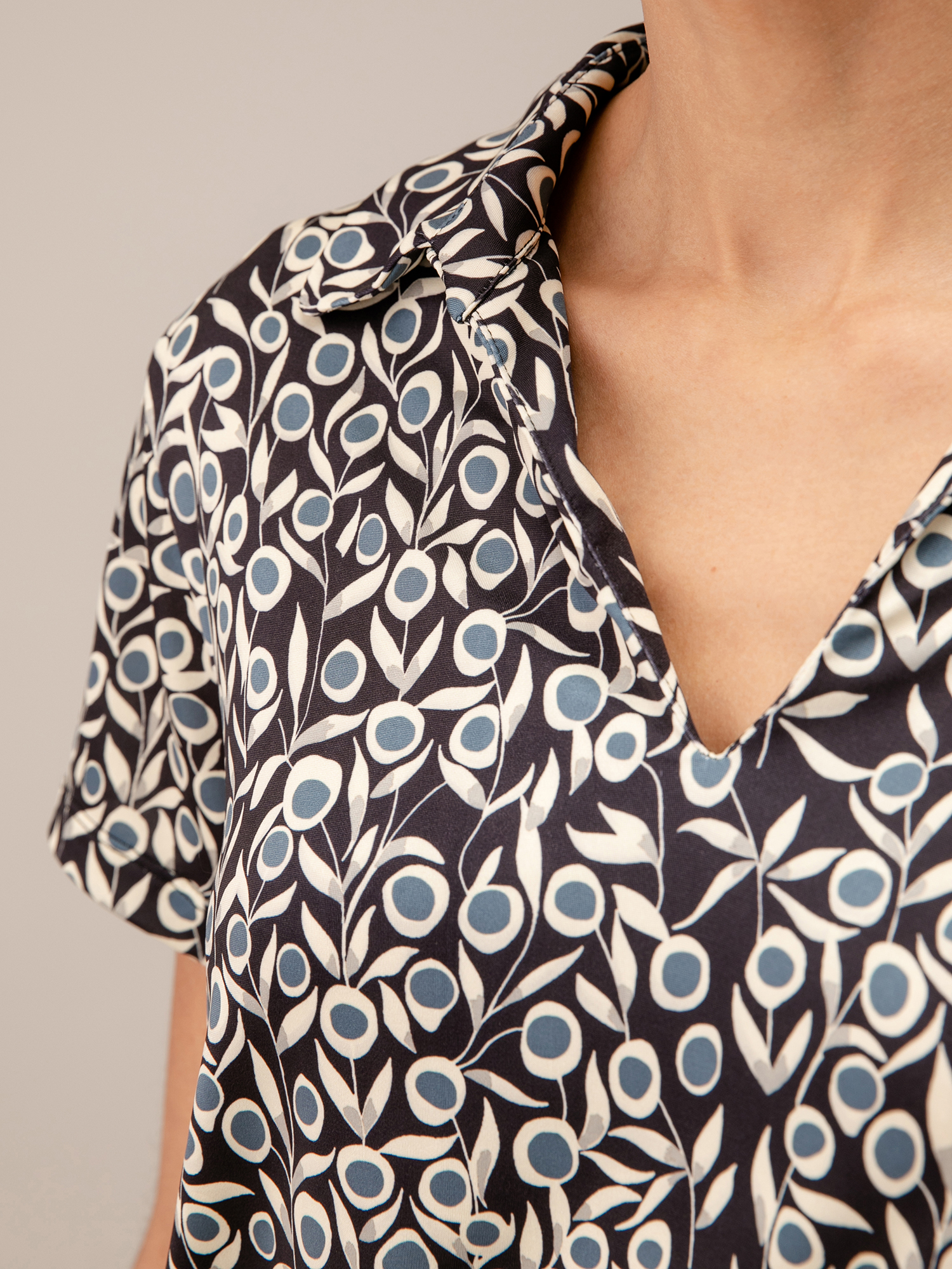 Detailansicht von Kurzarm-Poloshirt von DANIELS