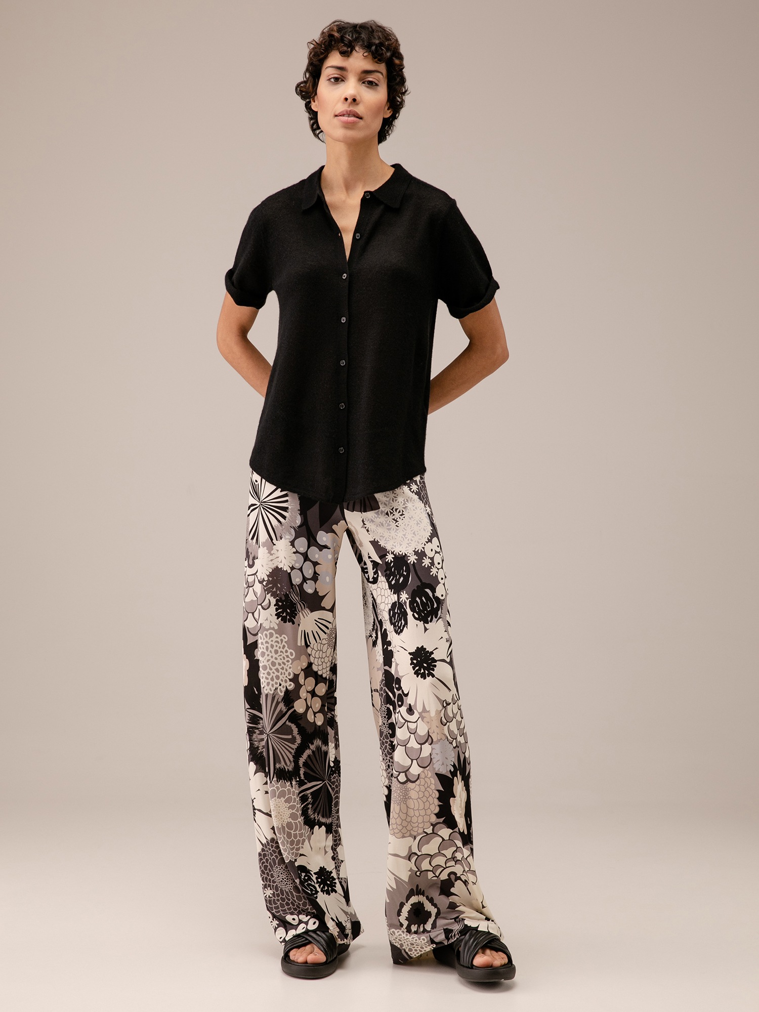 Detailansicht von Kurzarm-Pullover aus Cashmere von DANIELS