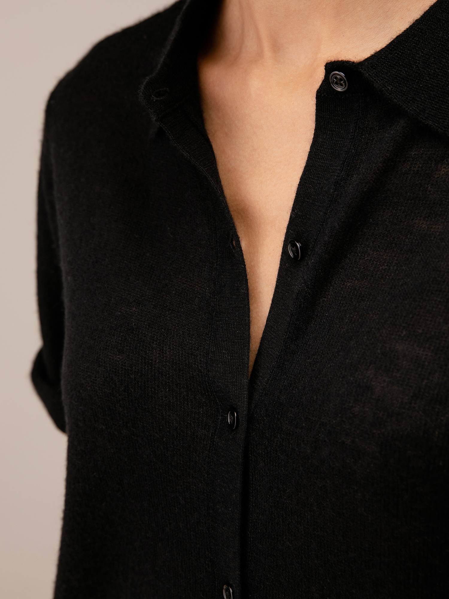 Detailansicht von Kurzarm-Pullover aus Cashmere von DANIELS