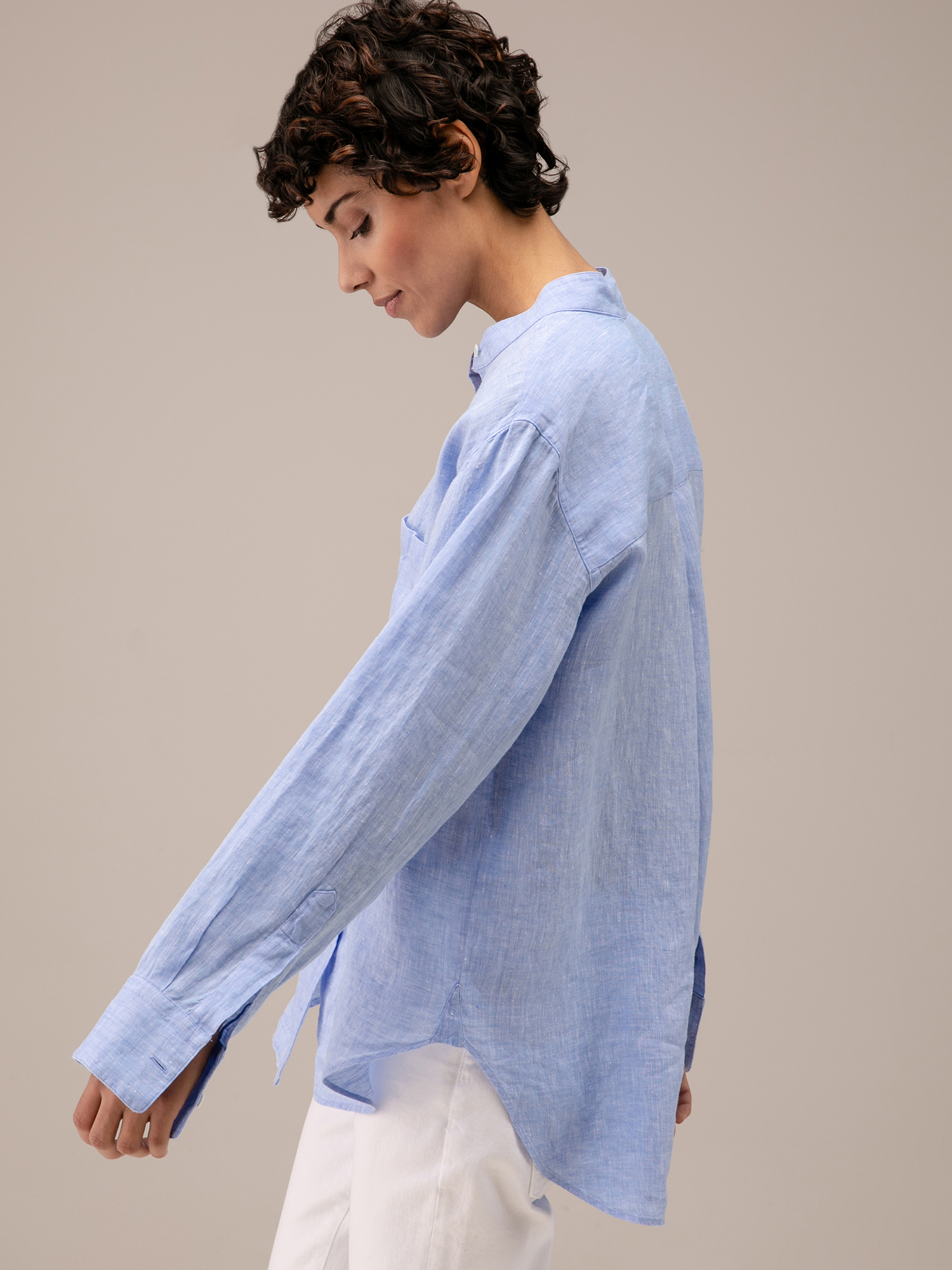 Detailansicht von Leinenbluse von ROBERT FRIEDMAN