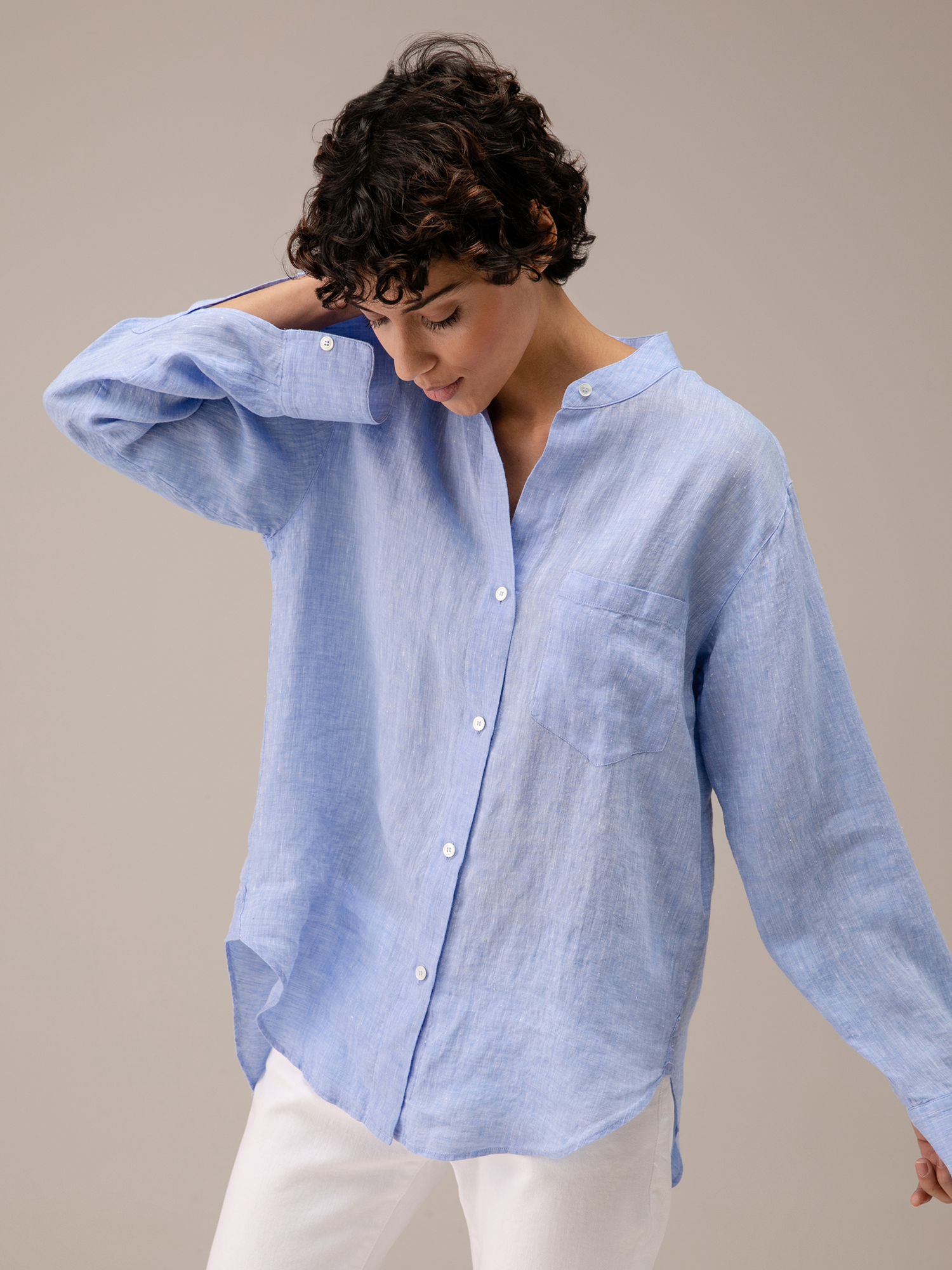 Detailansicht von Leinenbluse von ROBERT FRIEDMAN