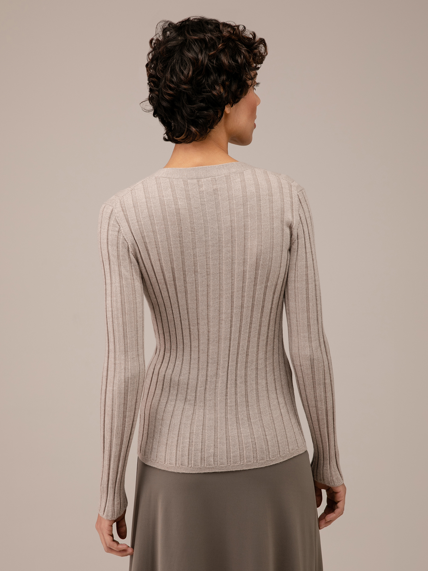 Detailansicht von Strickjacke aus Merinowolle von DANIELS