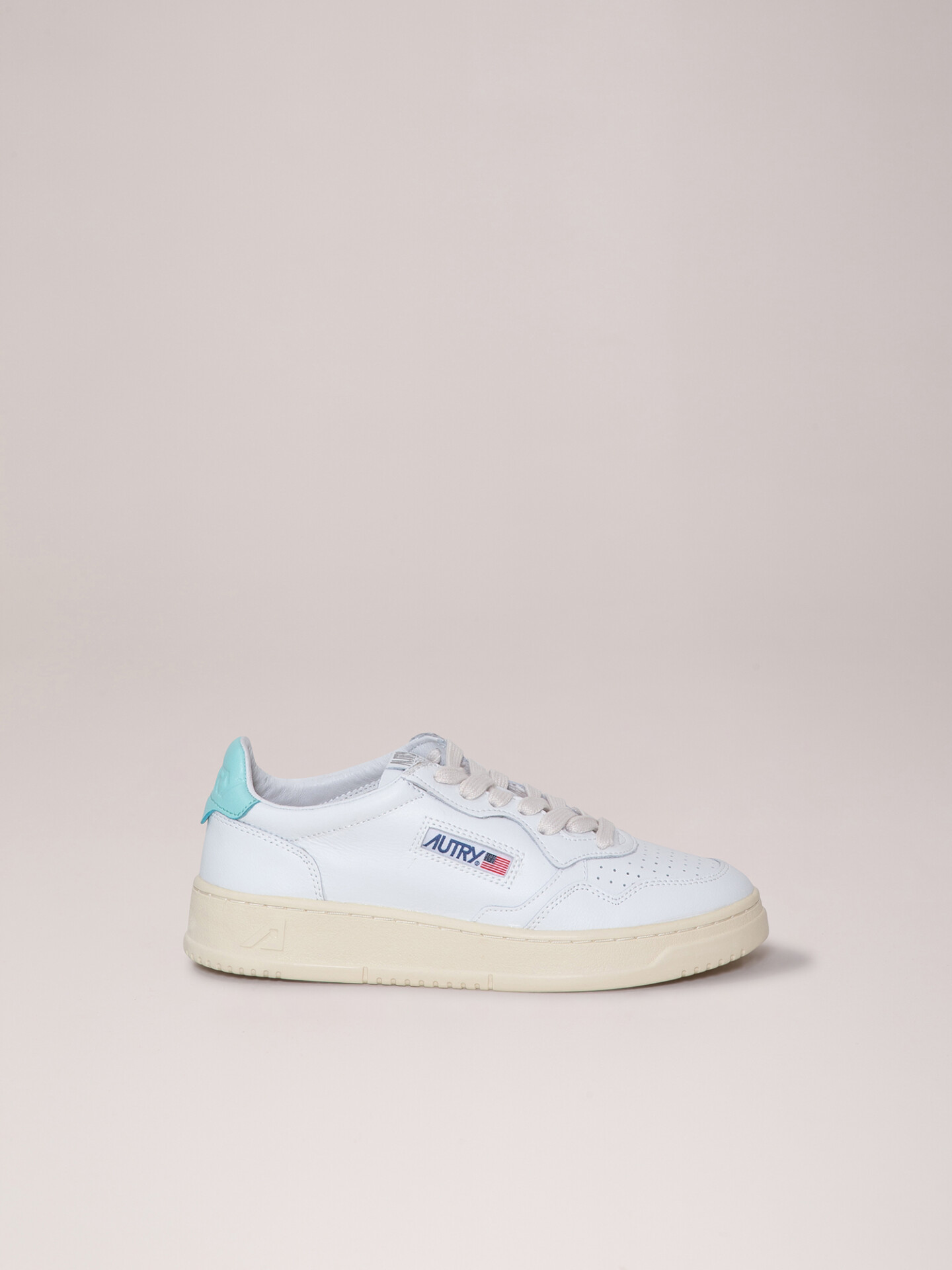 Detailansicht von Sneaker aus Leder von AUTRY