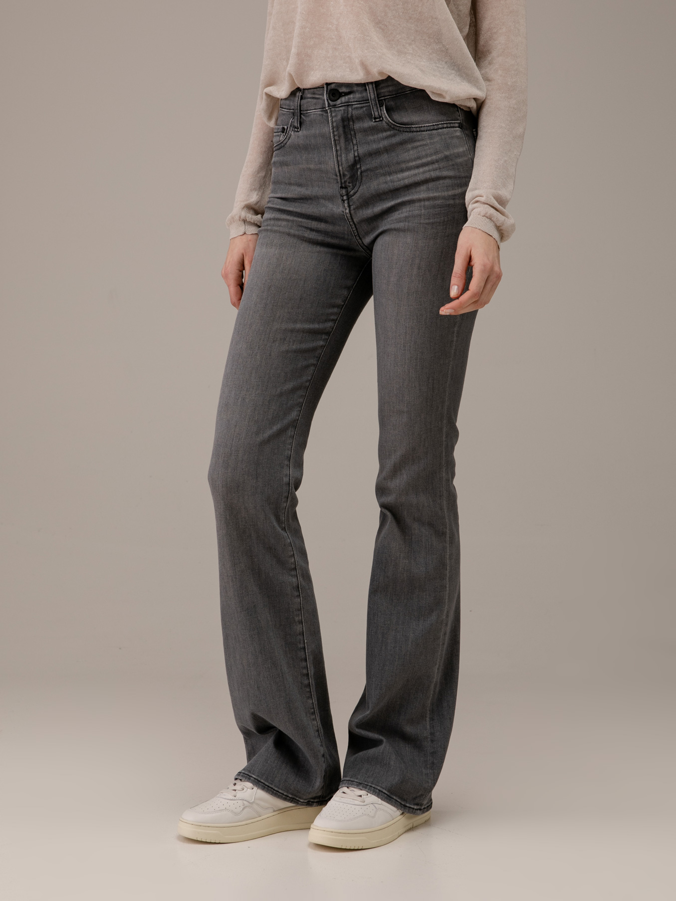 Detailansicht von Flared Jeans von ADRIANO GOLDSCHMIED