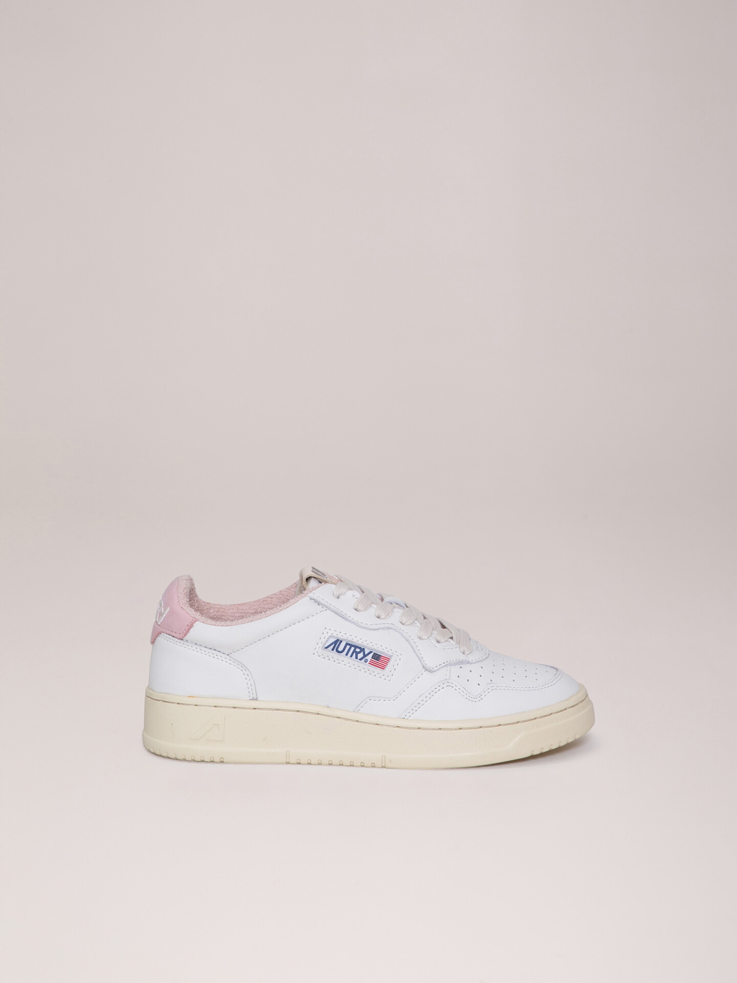 Detailansicht von Sneaker aus Leder von AUTRY